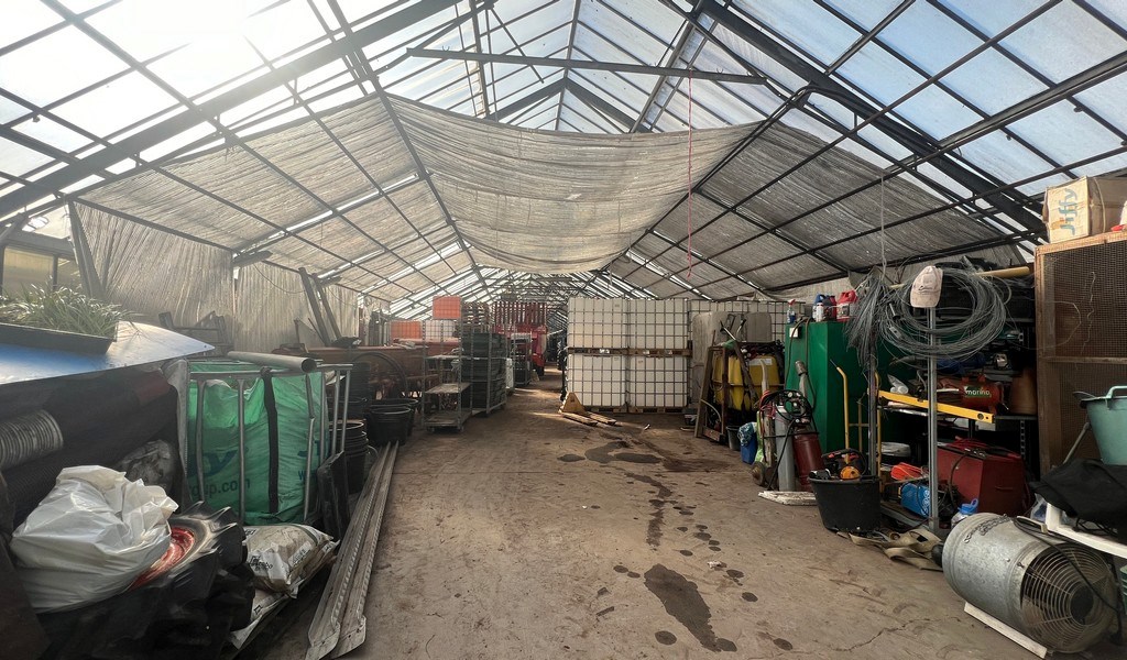 Agrarische grond met serres te koop in Merelbeke