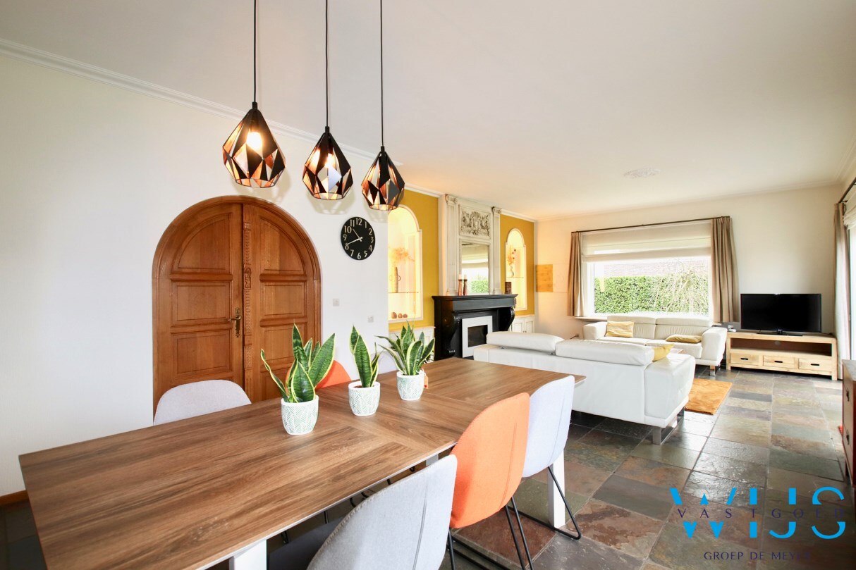 Statig woonhuis op 1104 m&#178; in het centrum van Sleidinge ! 
