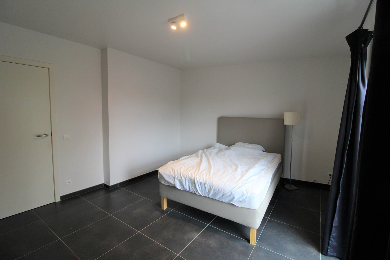 Lichtrijk appartement met 2 slaapkamers in centrum Roeselare 