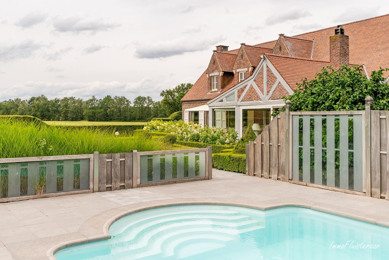 Manoir exclusif avec &#233;curies, piscine et court de tennis sur un domaine d&#39;environ 9 hectares &#224; Retie. 