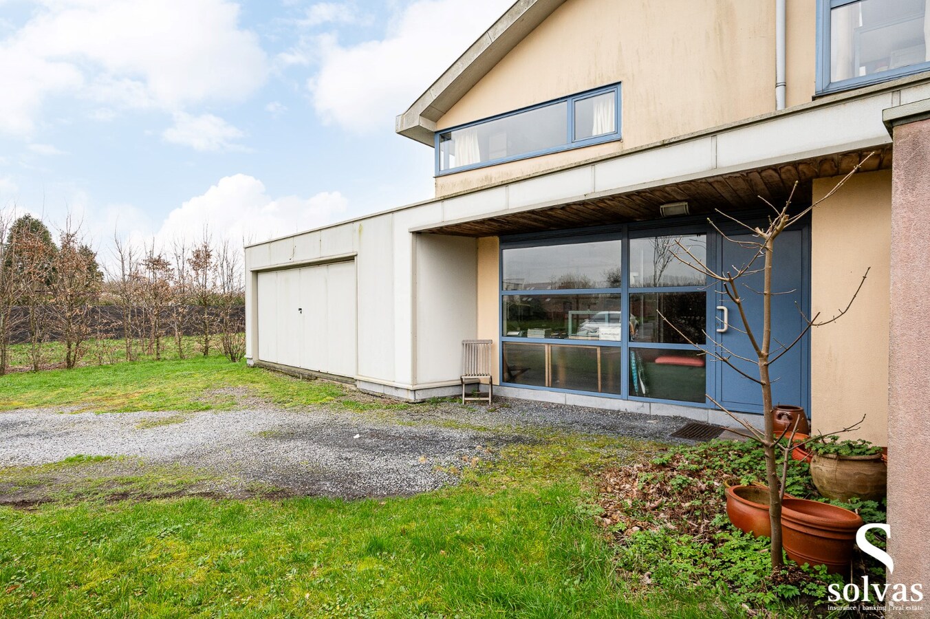 Ruime open bebouwing met tuin, garage en 4 slaapkamers in Aalter - Bouwjaar 1990, 187m&#178; bewoonbare oppervlakte 