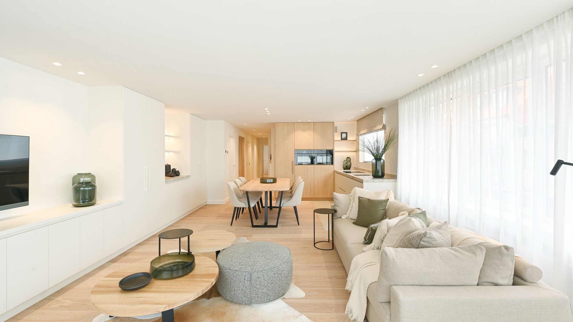 Magnifique appartement d&#39;angle avec 3 chambres &#224; coucher compl&#232;tes, id&#233;alement situ&#233; au milieu de la Lippenslaan &#224; Knokke. 