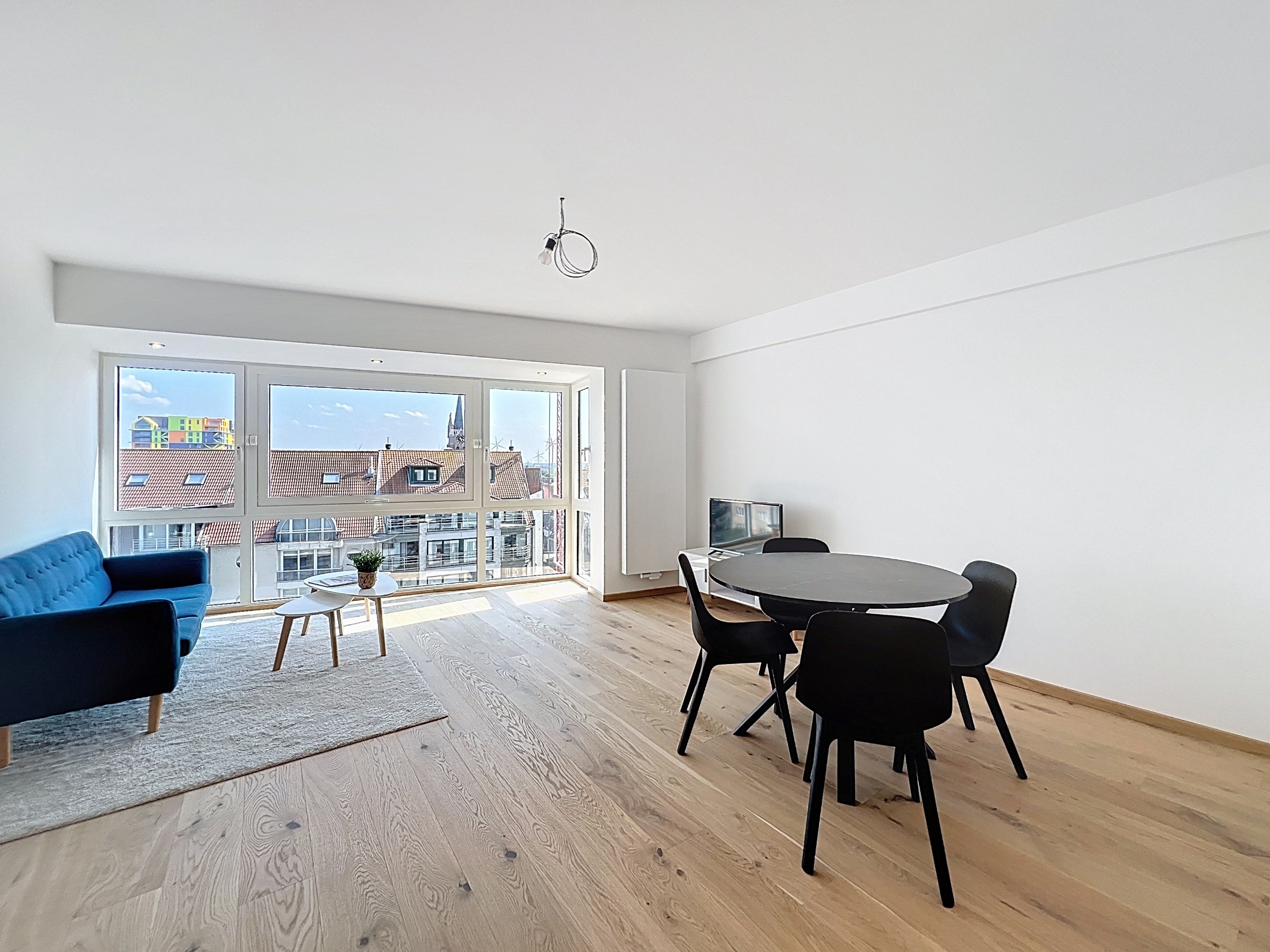 Volledig gerenoveerd appartement met 1 slaapkamer te koop gelegen te Heist. 