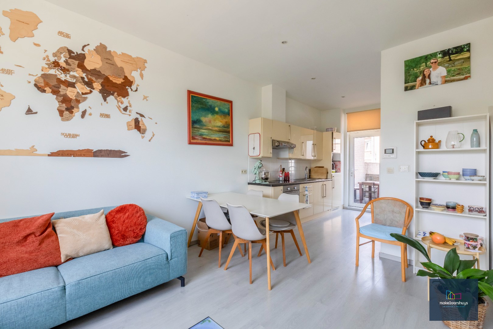 Eigendom met handelsgelijkvloers en duplexappartement 
