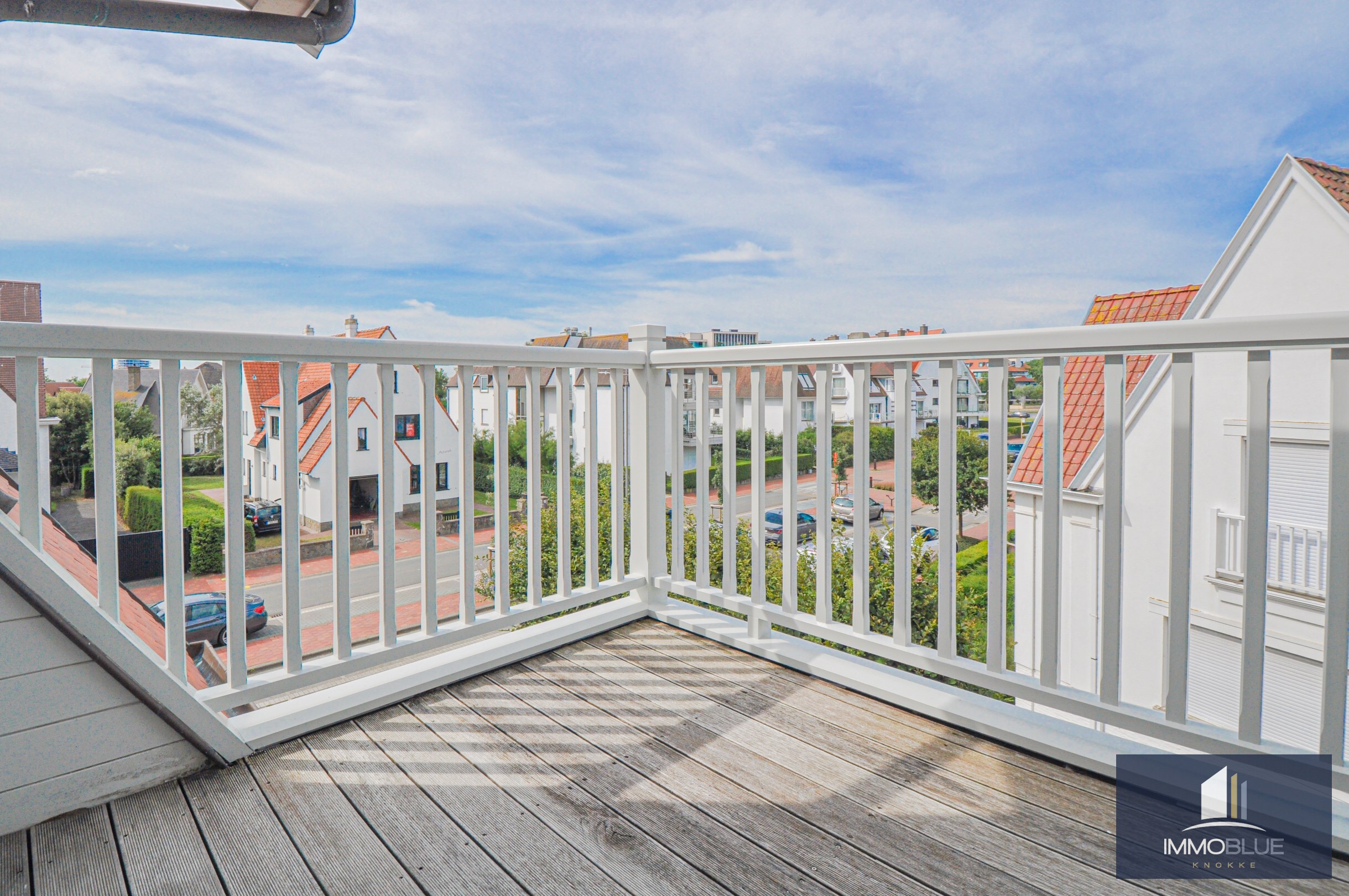 Appartement enti&#232;rement r&#233;nov&#233; avec de grandes terrasses ensoleill&#233;es. 