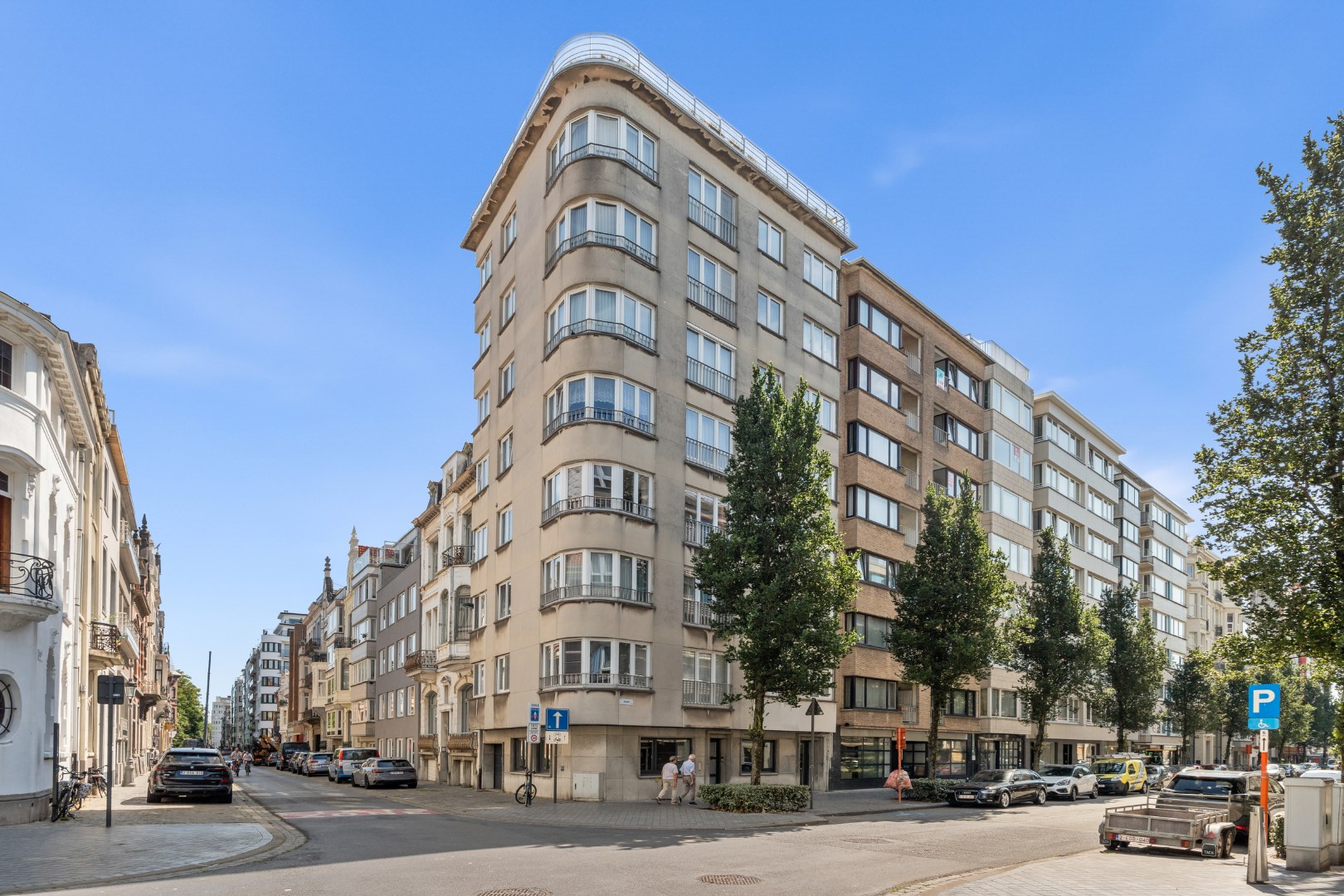 RUIM APPARTEMENT MET 2 SLAAPKAMERS IN CENTRUM OOSTENDE 