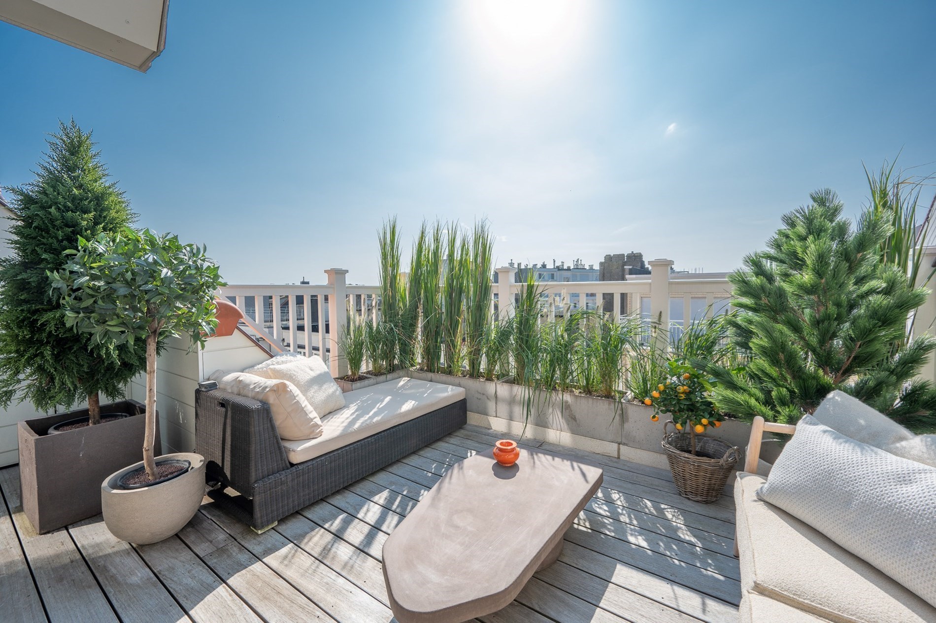 Magnifique appartement spacieux de 2 chambres avec de grandes terrasses situ&#233; au centre de la Zoutelaan &#224; Knokke (avec possibilit&#233; de cr&#233;er une 3&#232;me chambre) 