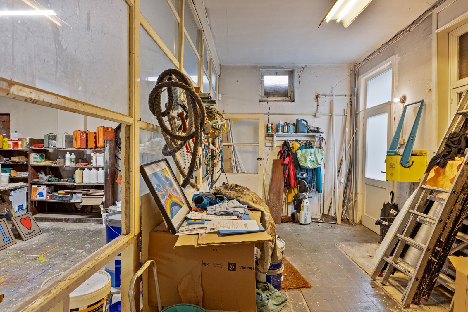 KANGOEROE WONING MET TUIN EN 3 GARAGE’S EN ATELIER 1652 ALSEMBERG (BEERSEL). 