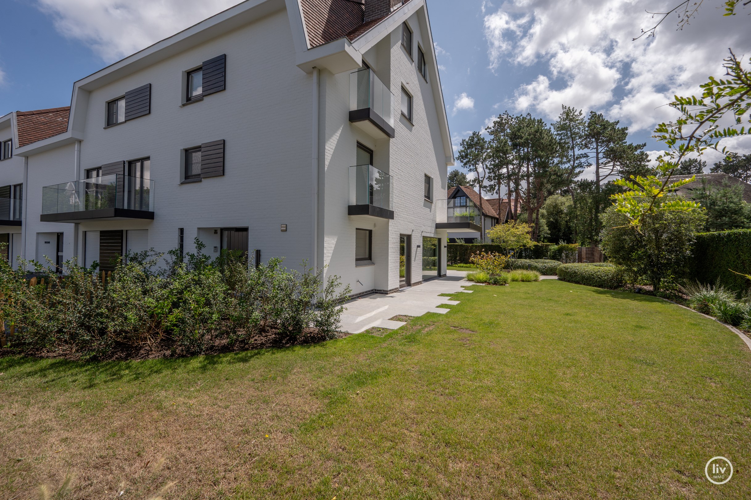 Magnifiek tuinappartement met zonovergoten tuin in het hart van het Zoute. 