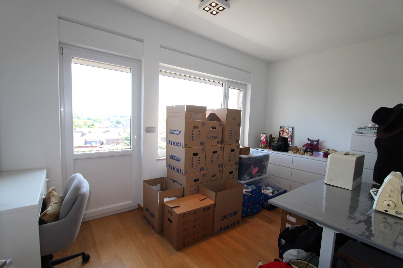 RUIM APPARTEMENT MET 3 SLAAPKAMERS 