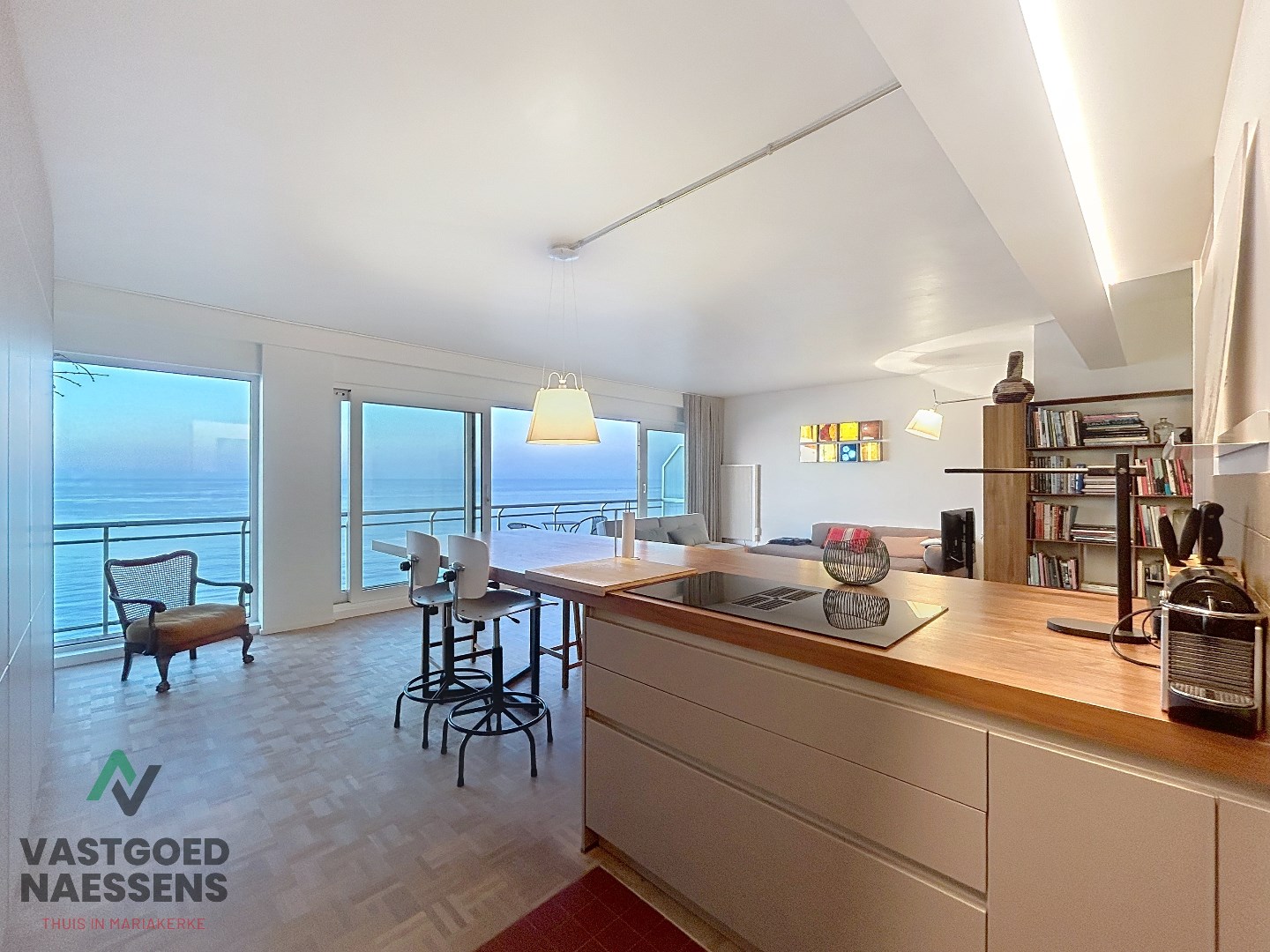 Magnifique appartement r&#233;nov&#233; de 3 chambres avec vue sur mer et terrasses. 