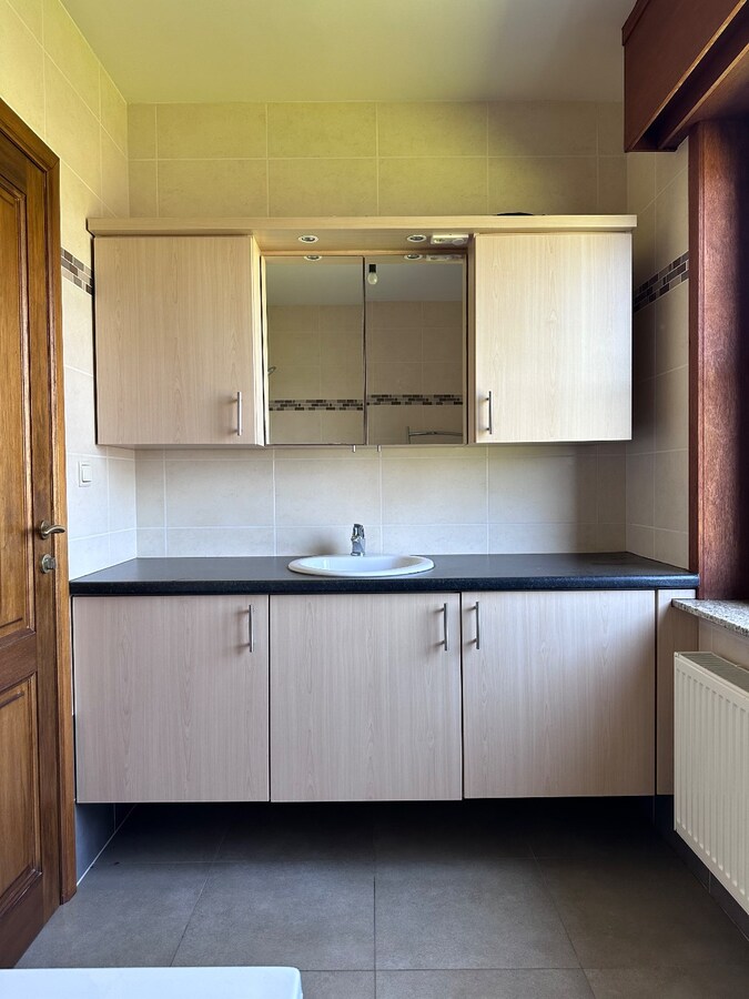 Rustig gelegen alleenstaande woning te Leke 