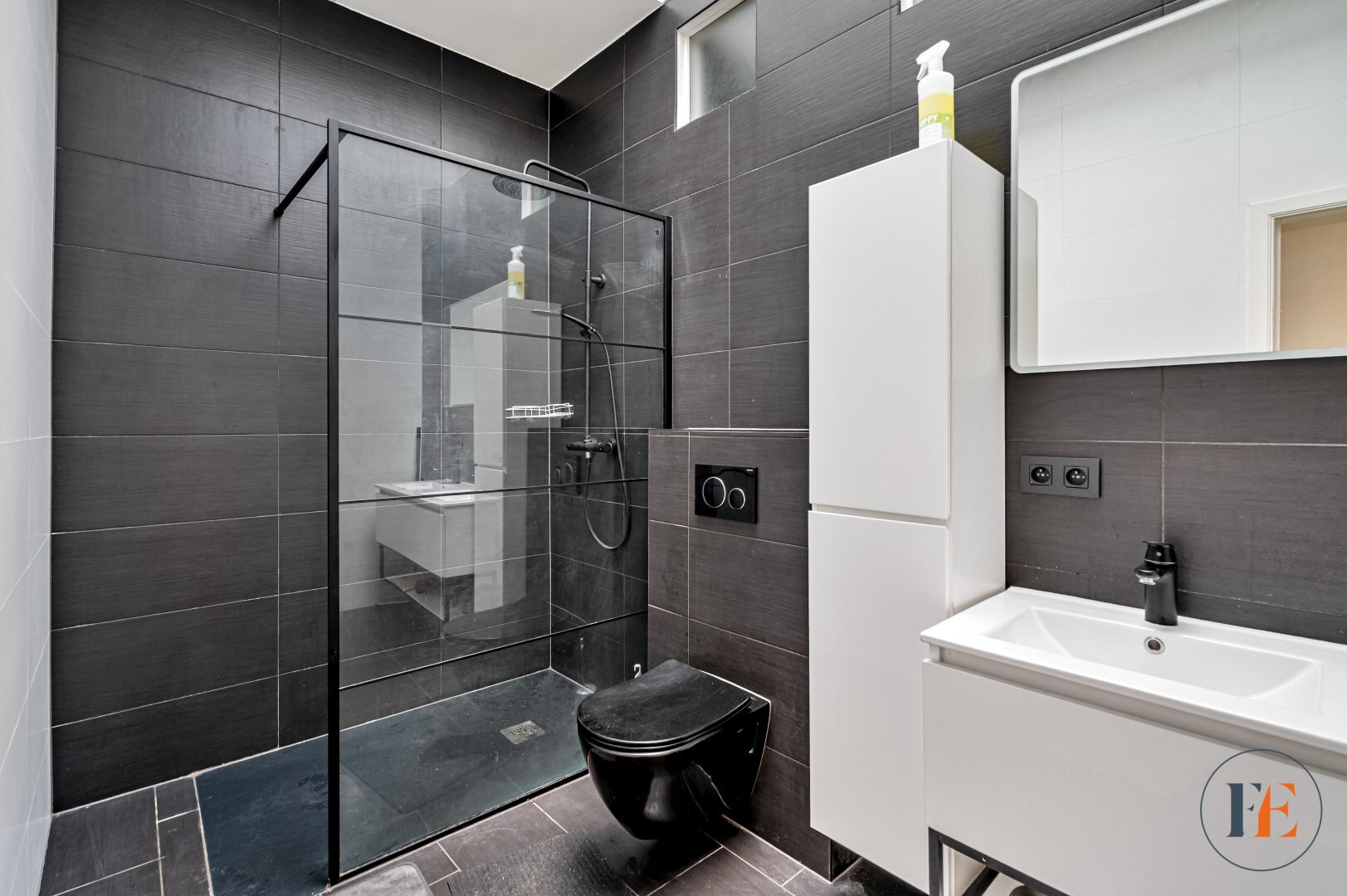 Volledig gerenoveerd appartement. 