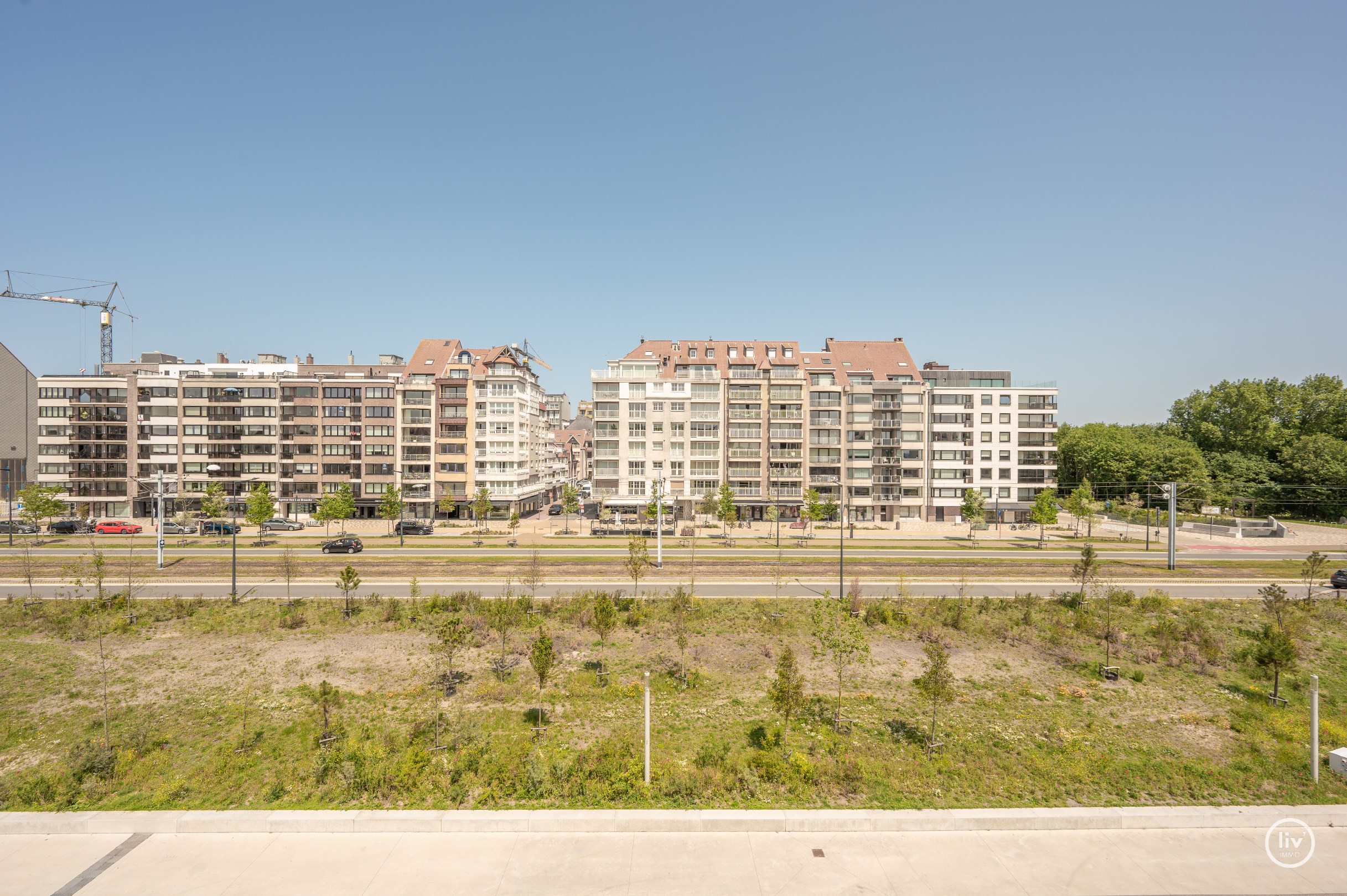 Appartement pr&#234;t &#224; emm&#233;nager (2021) avec vue d&#233;gag&#233;e sur la rue de Knokke, &#224; distance de marche de la digue de l&#39;Albertstrand. 
