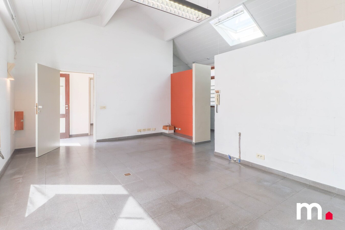 Topper te Heule! Praktijk met wachtzaal op commerci&#235;le ligging! 
