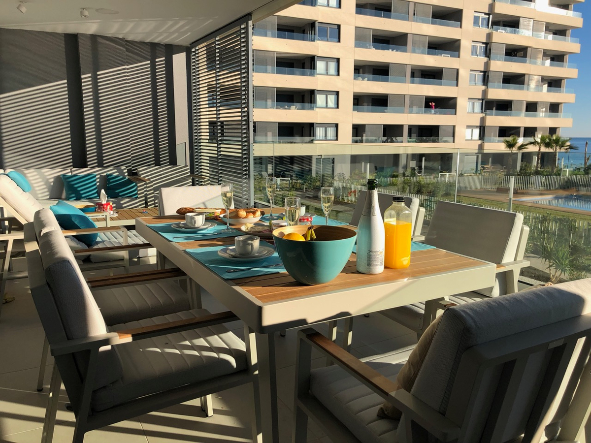 Luxe appartement met frontaal panoramisch zeezicht 