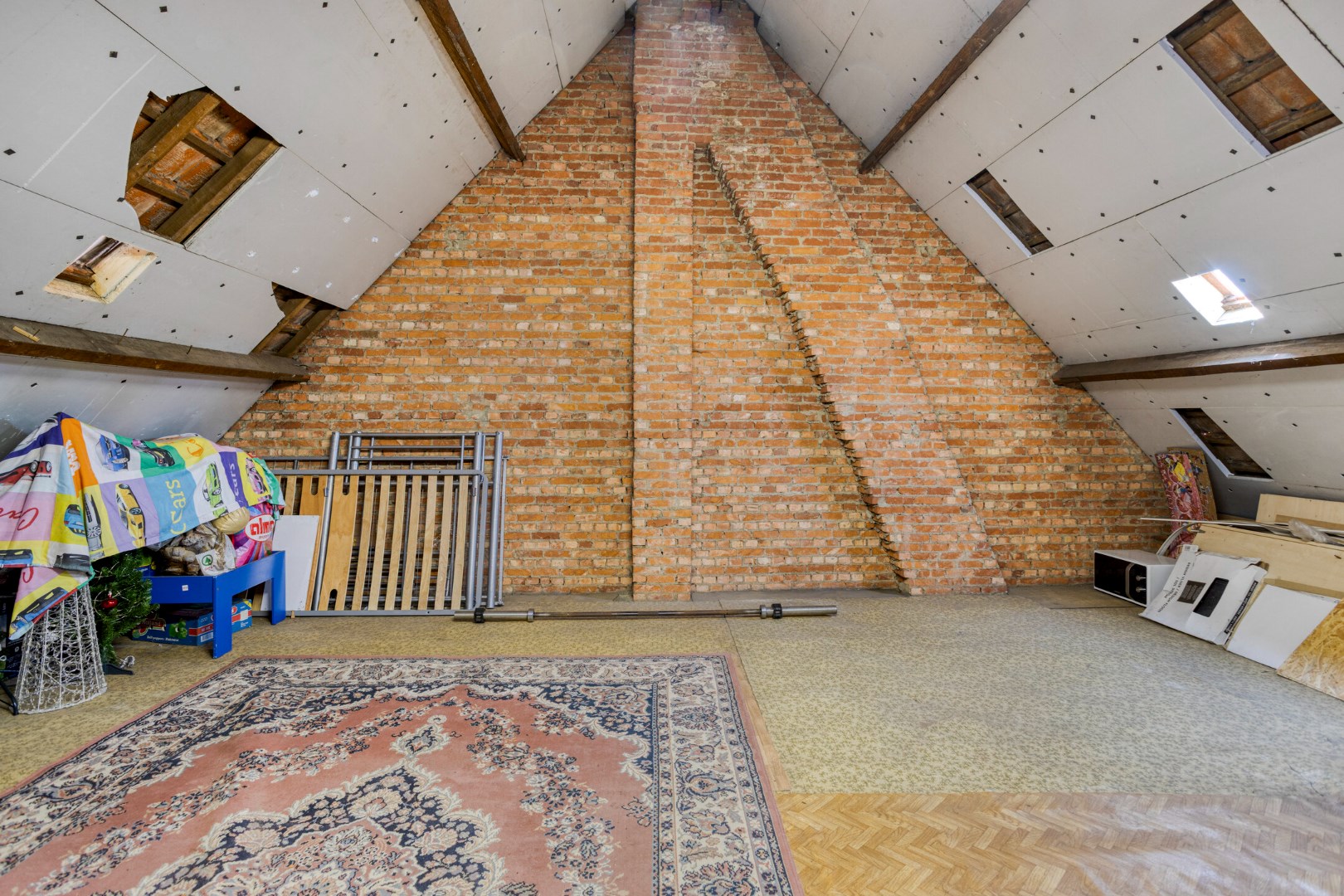 Instapklare gezinswoning met gezellige stadstuin in Geel-centrum 