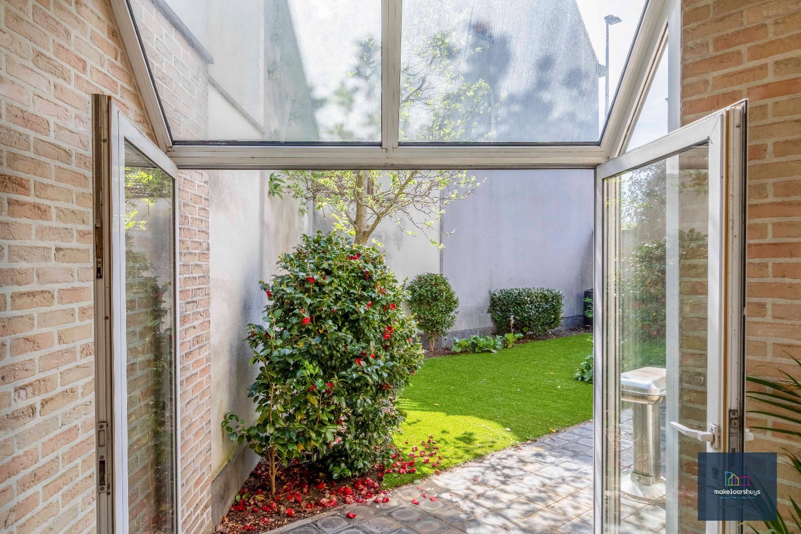 Ruime woning met tuin en dubbele garage in Gent 