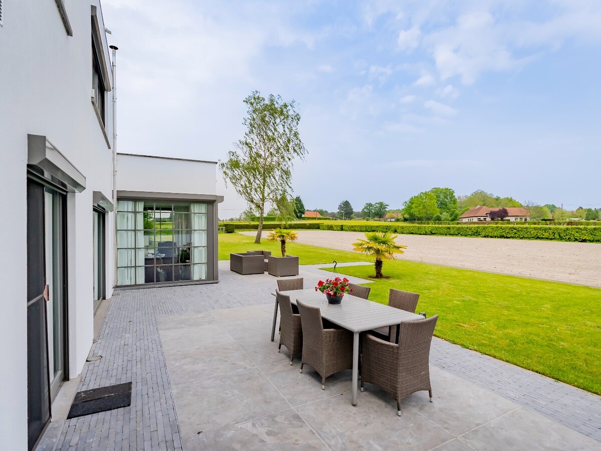 Modern villa with equestrian facilities on approximately 5.2 hectares in Herselt 
