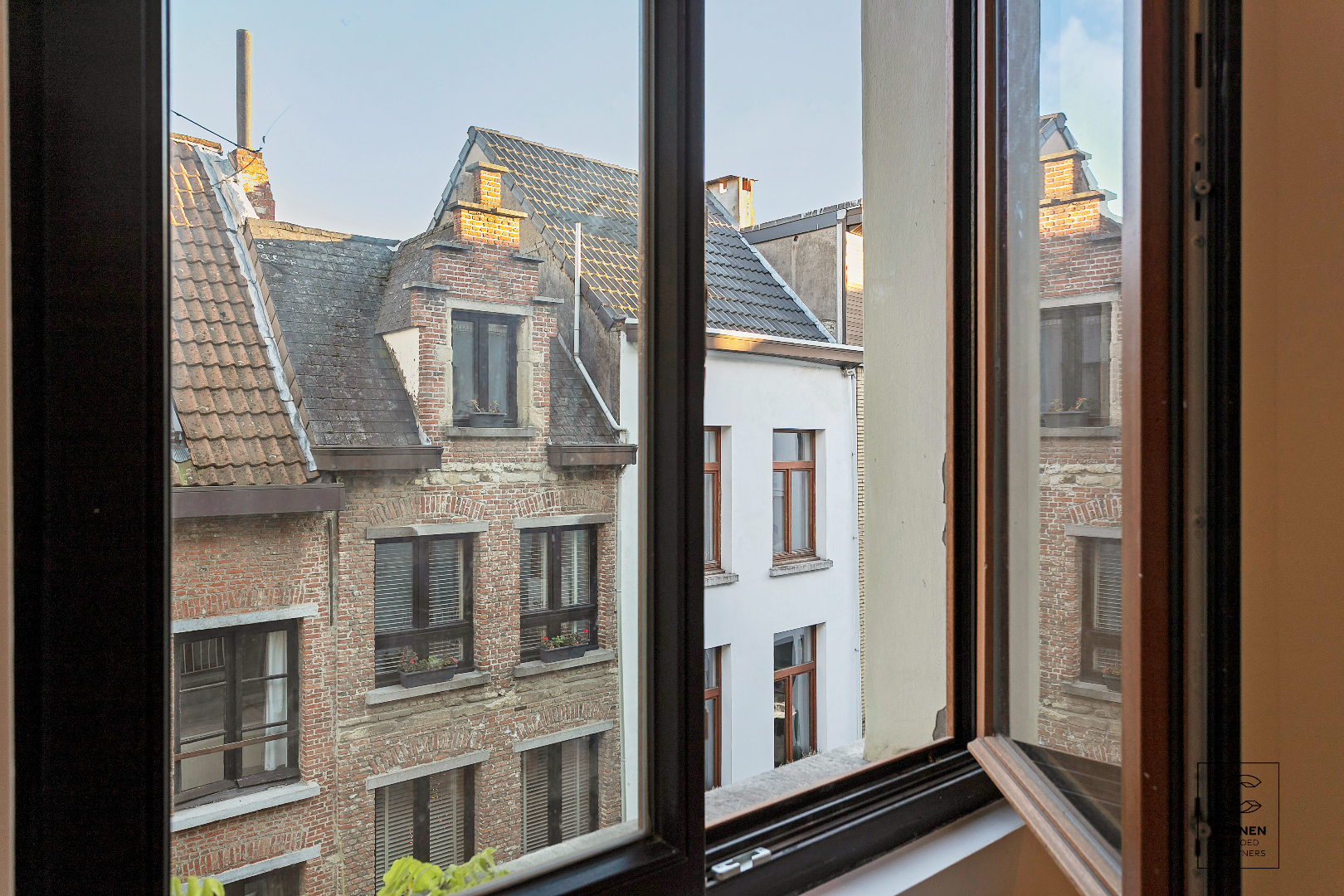 Instapklaar appartement met DAKterras in het felbegeerde historisch centrum van Antwerpen. 