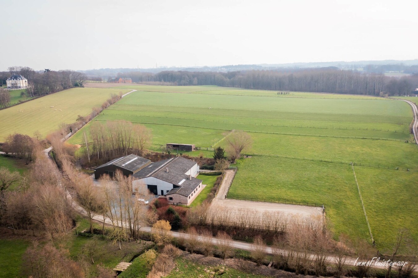 Boerderij met (bedrijfs)woning, loodsen en paardenfaciliteiten op ca 7,4 ha te Asse (Vlaams-Brabant) 