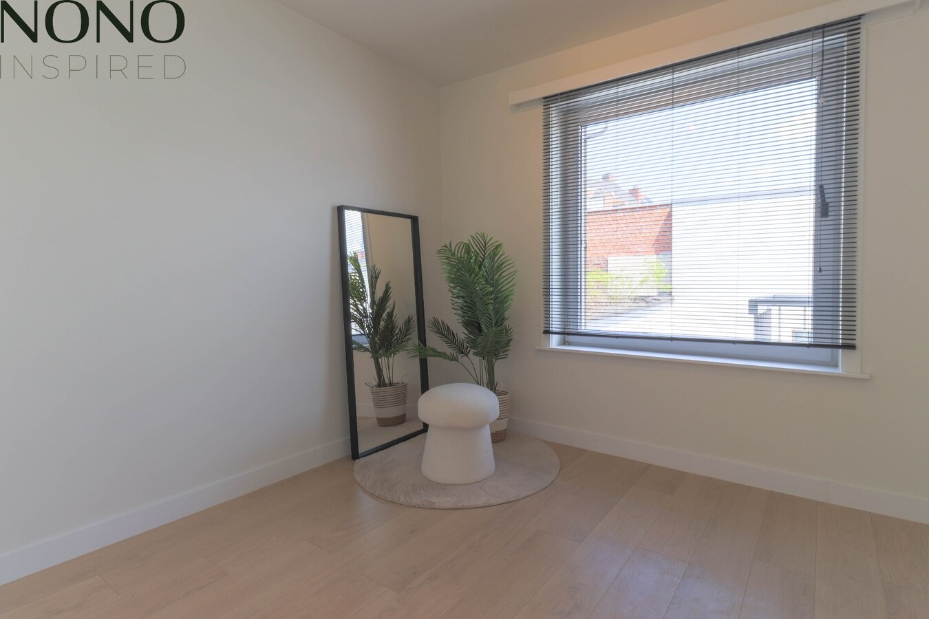 TOPLIGGING : Instapklaar 2 slaapkamer appartement met garage, terras en berging ! 