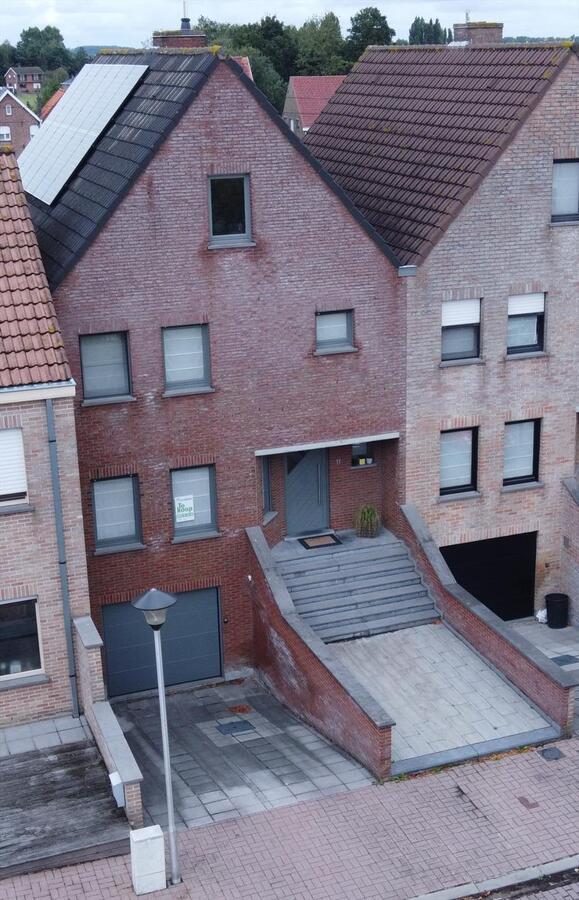 Ruime instapklare woning met 5 slaapkamers en dubbele garage in een rustige buurt, centraal gelegen te Koekelare 