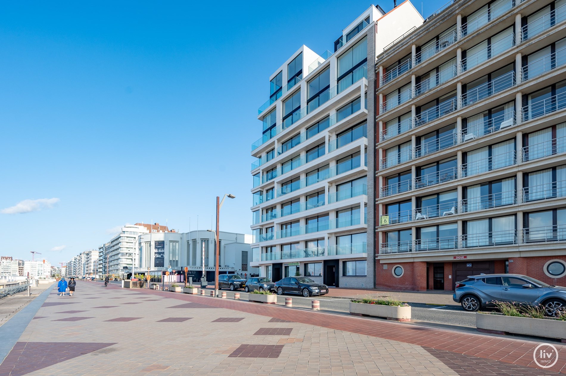 Prachtig appartement met FRONTAAL ZEEZICHT en 3 slaapkamers gelegen op de Zeedijk te Knokke. 