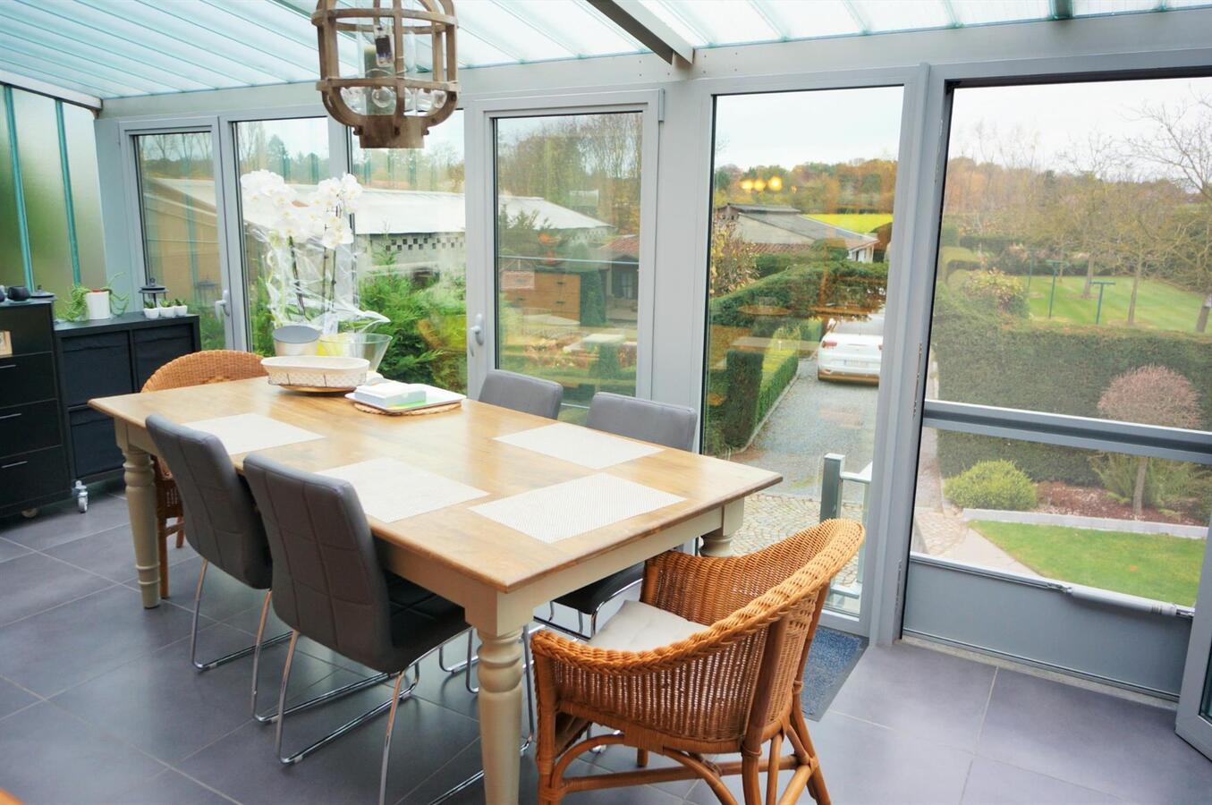 Woning op ca. 0,8 ha grond met prachtig uitzicht op het landschap te Lubbeek. 