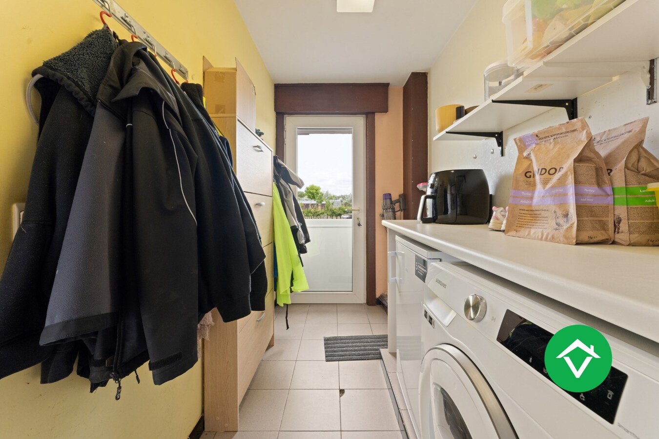 Instapklare woning met 3 slaapkamers en groene tuin te Koekelare 