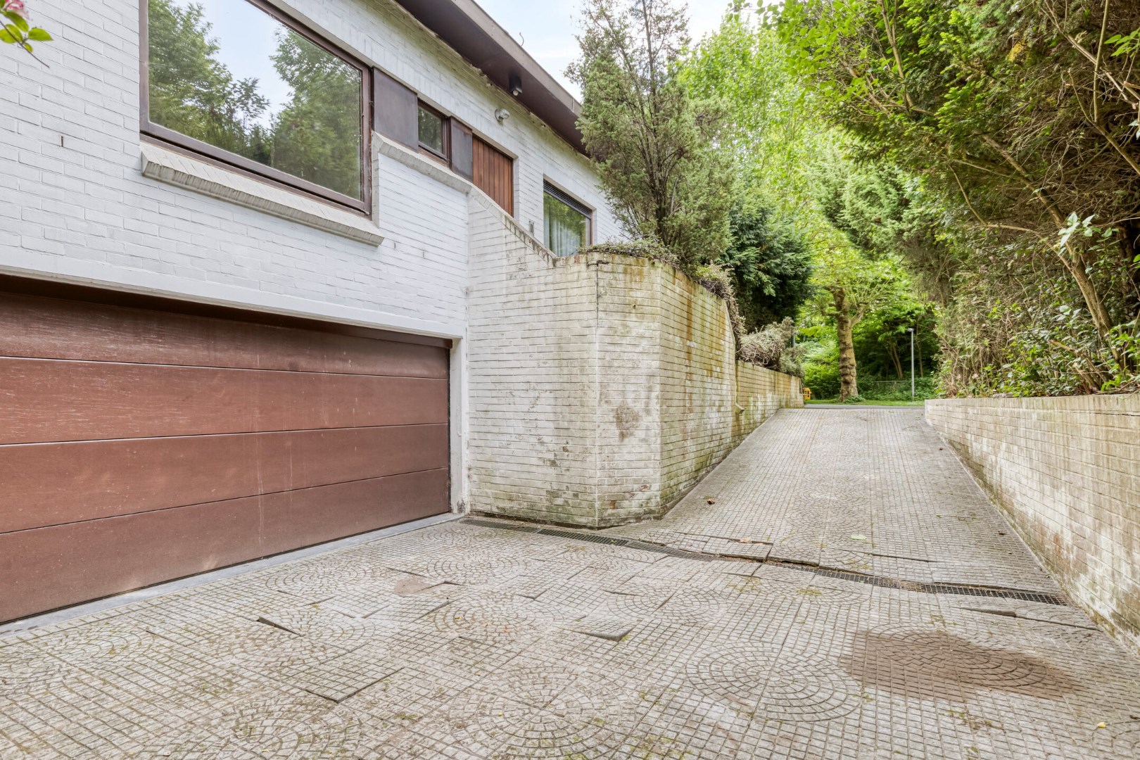 Ruime gezinswoning met 5 slaapkamers, praktijkruimte en dubbele garage in Kessel-Lo – EPC 337 kWh/m&#178; – bewoonbare oppervlakte ca. 301 m&#178; 