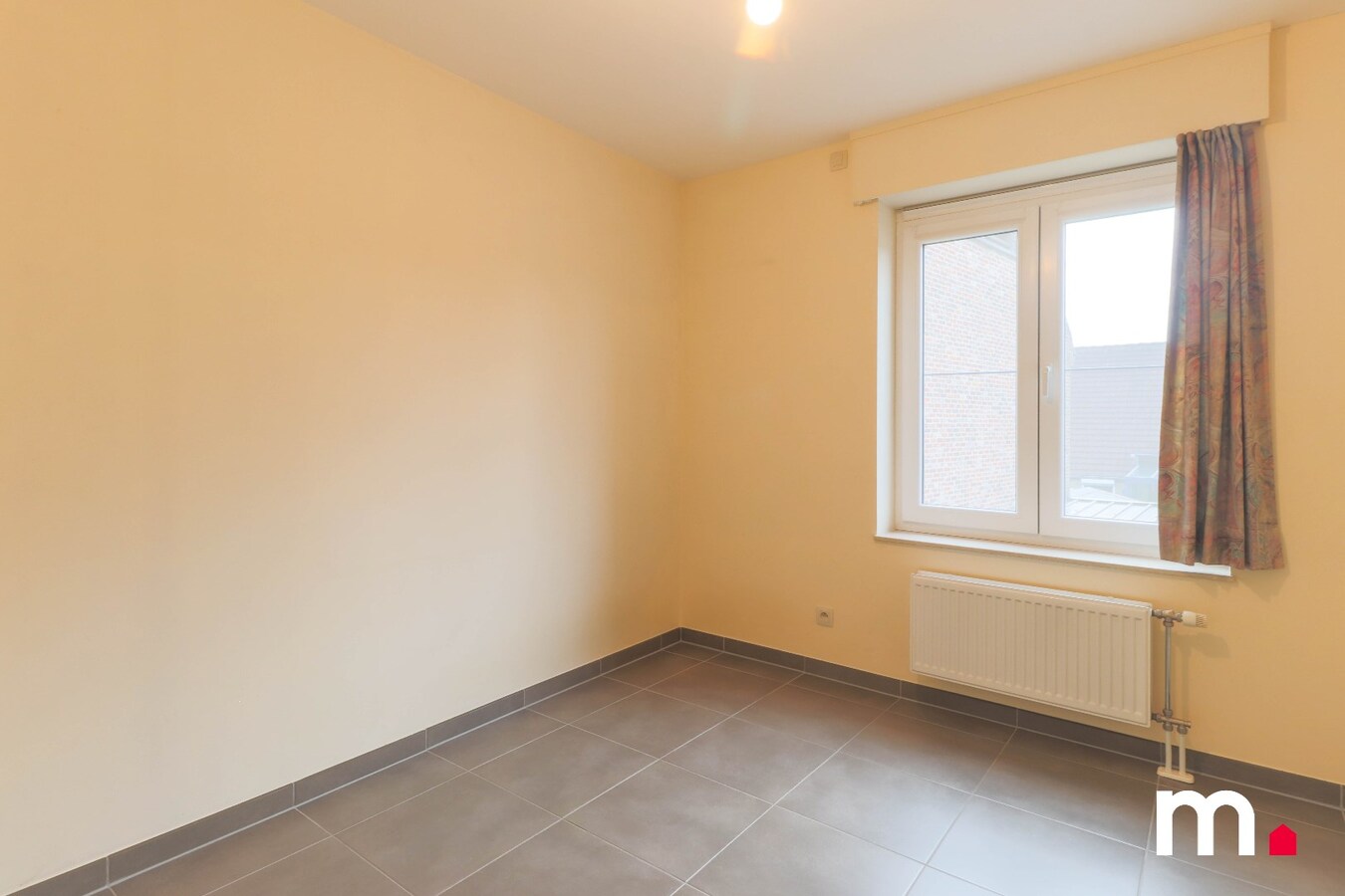 Perfect onderhouden 2 slaapkamer appartement met overdekte staanplaats &#233;n EPC A te Gullegem ! 