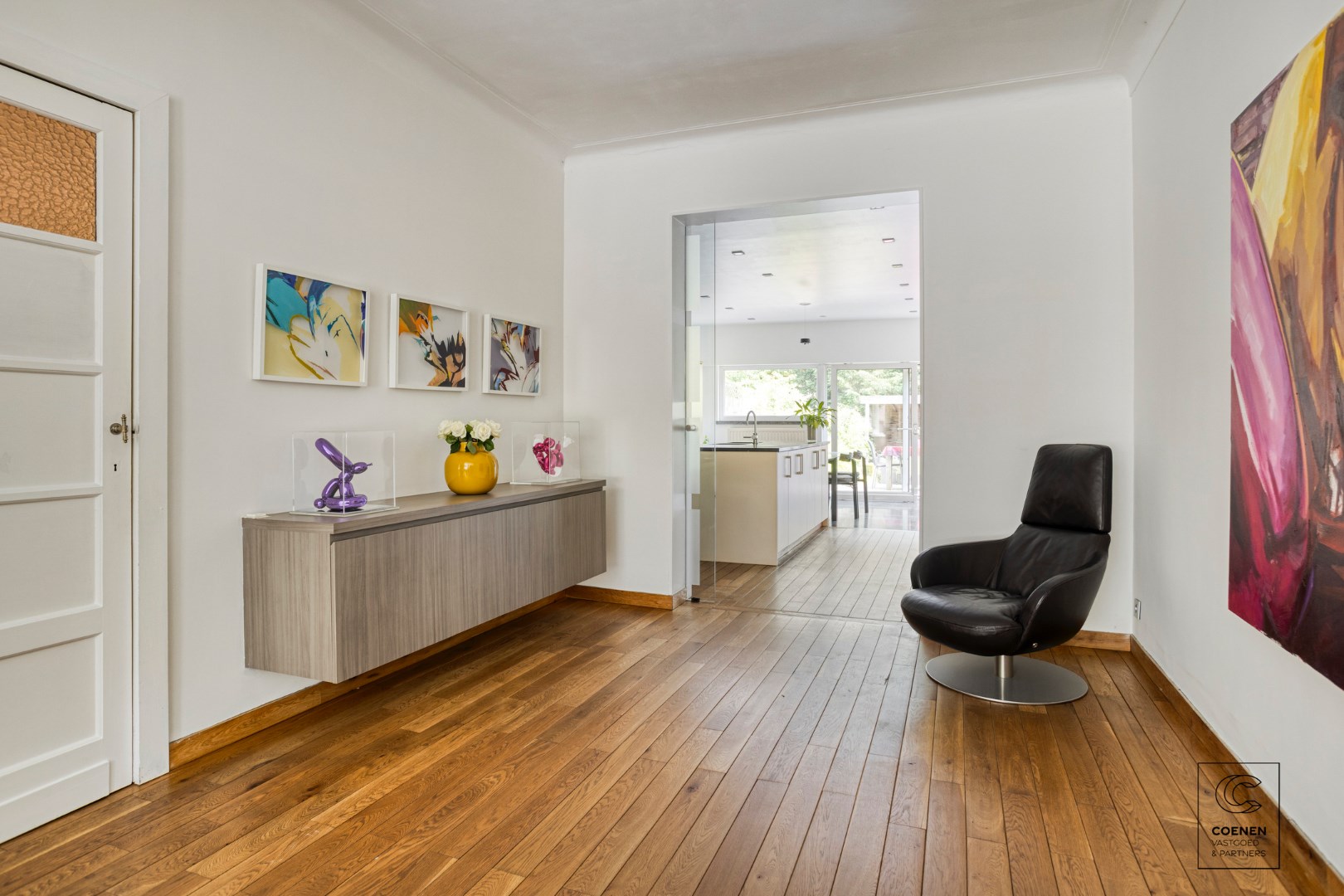 Instapklaar herenhuis van 241 m&#178; met drie slaapkamers, gelegen in Mortsel! 