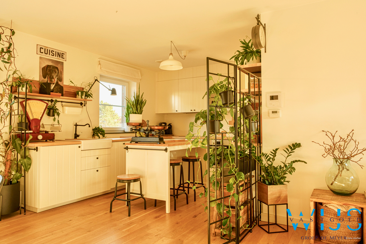 Prachtig 3 slaapkamerappartement in hartje Lembeke ! 
