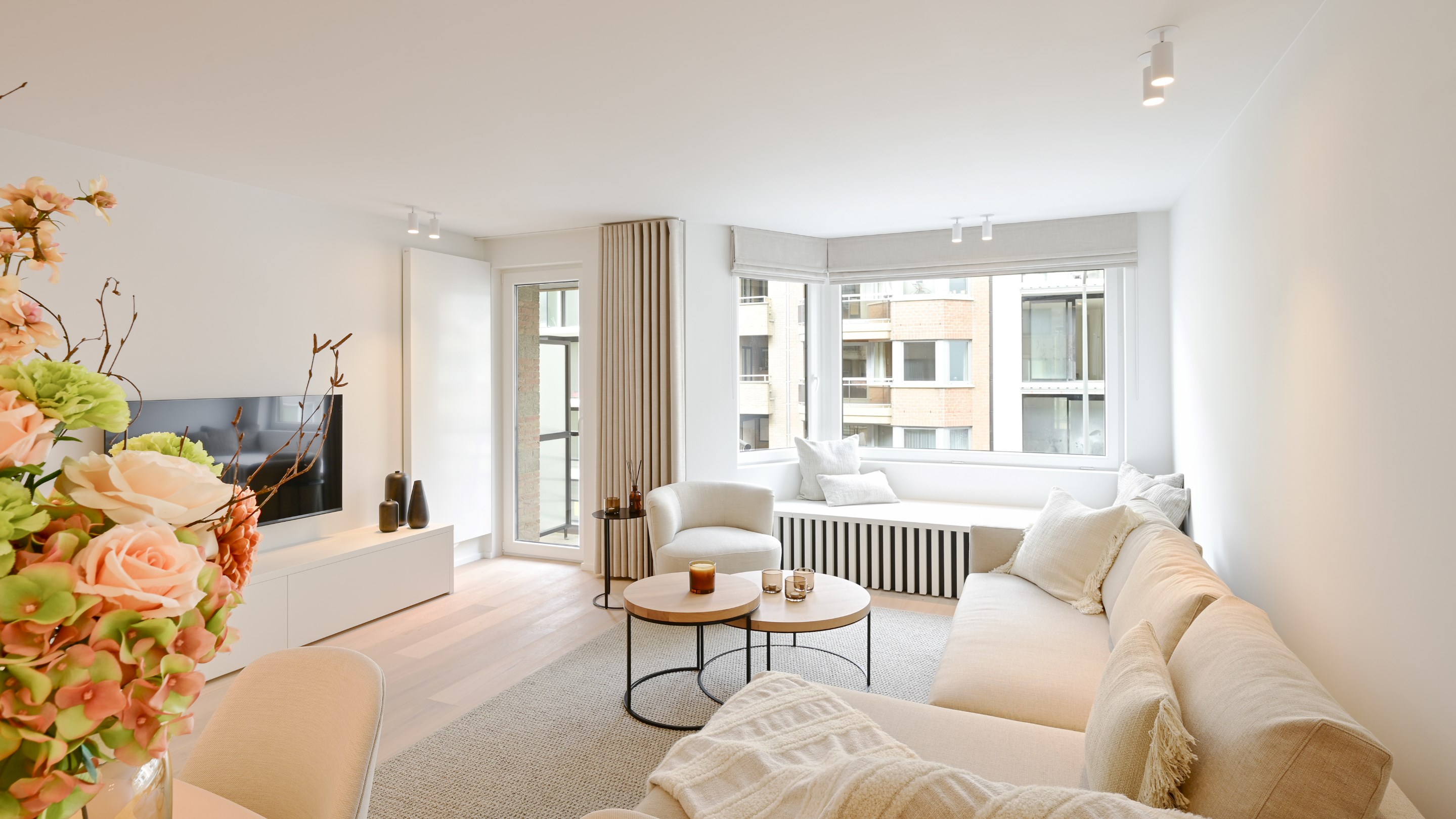 Mooi gerenoveerd 3 slaapkamer-appartement met zijdelings zeezicht vlakbij het Rubensplein te Knokke. 