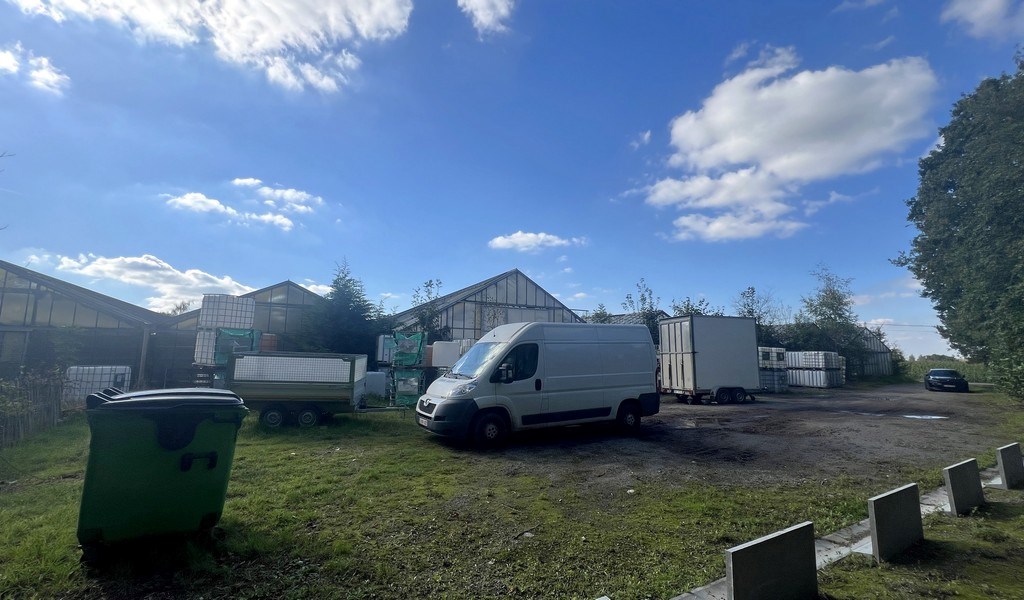 Agrarische grond met serres te koop in Merelbeke