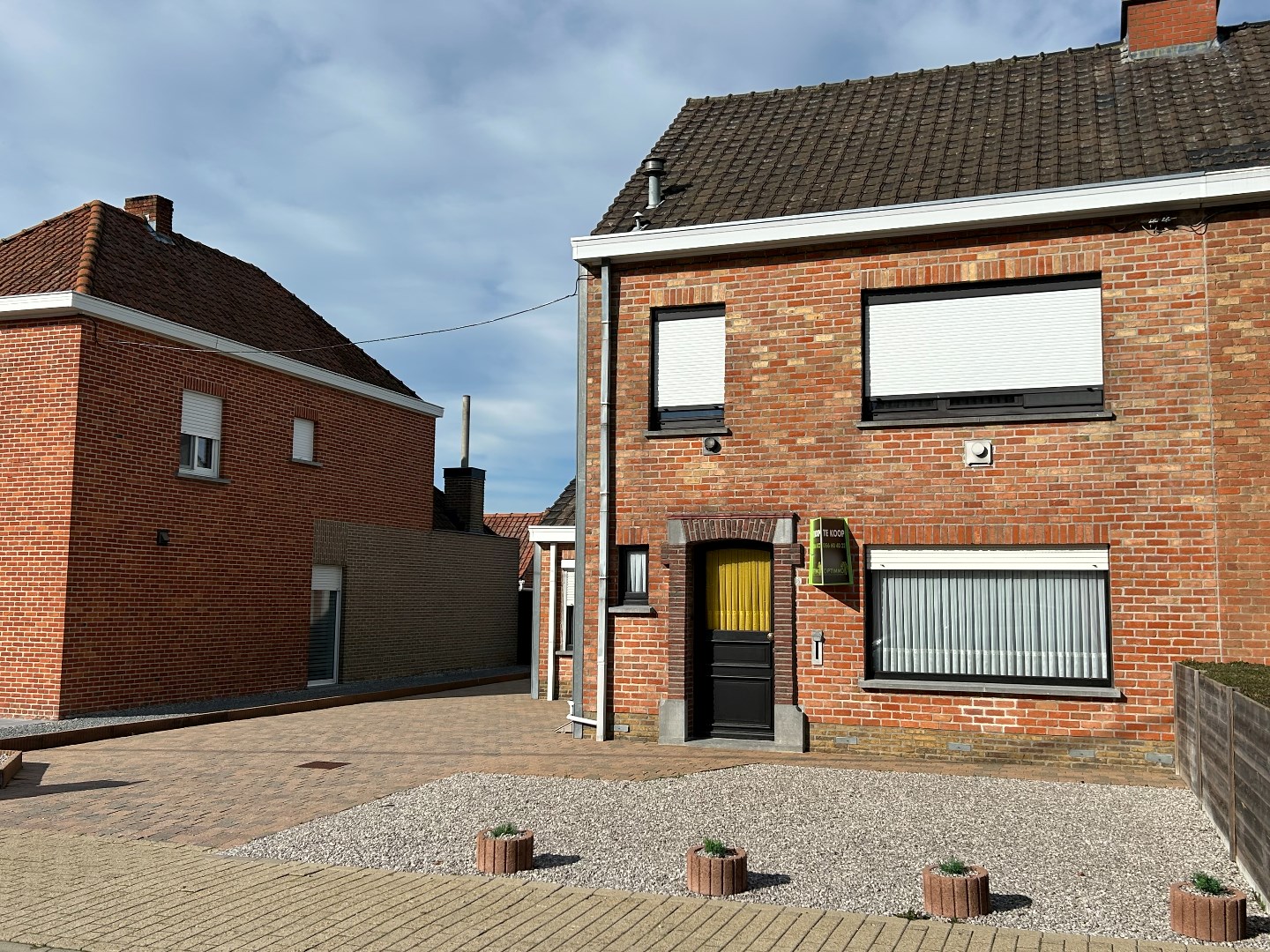 Stevige en ruime halfopen woning met garage en tuin op 478m&#178; 