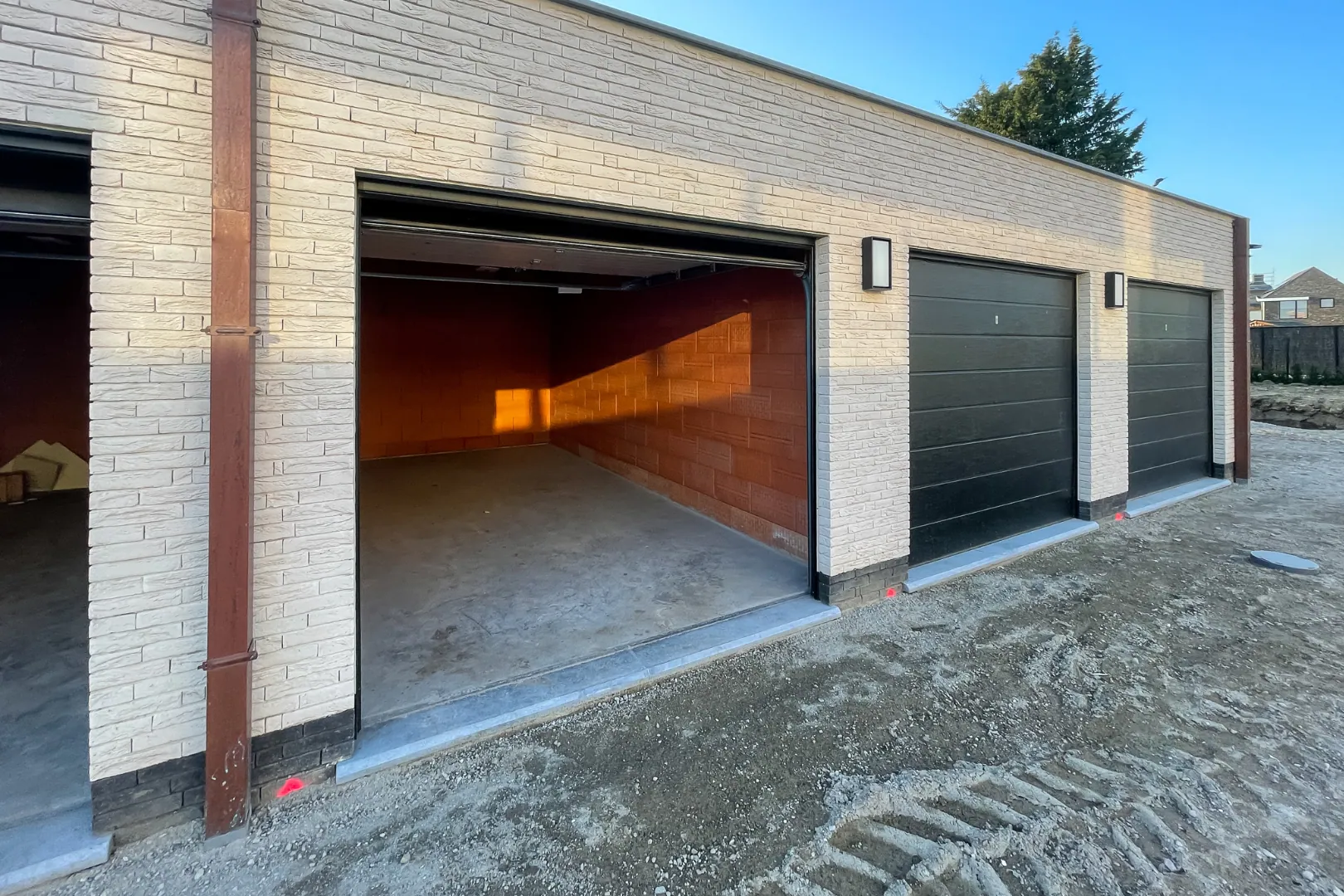 6 garageboxen te koop in centrum Oudenburg