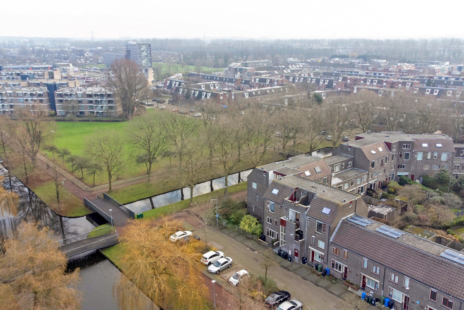 Deze 3 kamer maisonnette van 79 m2 woonplezier is zonder klussen te betrekken. 