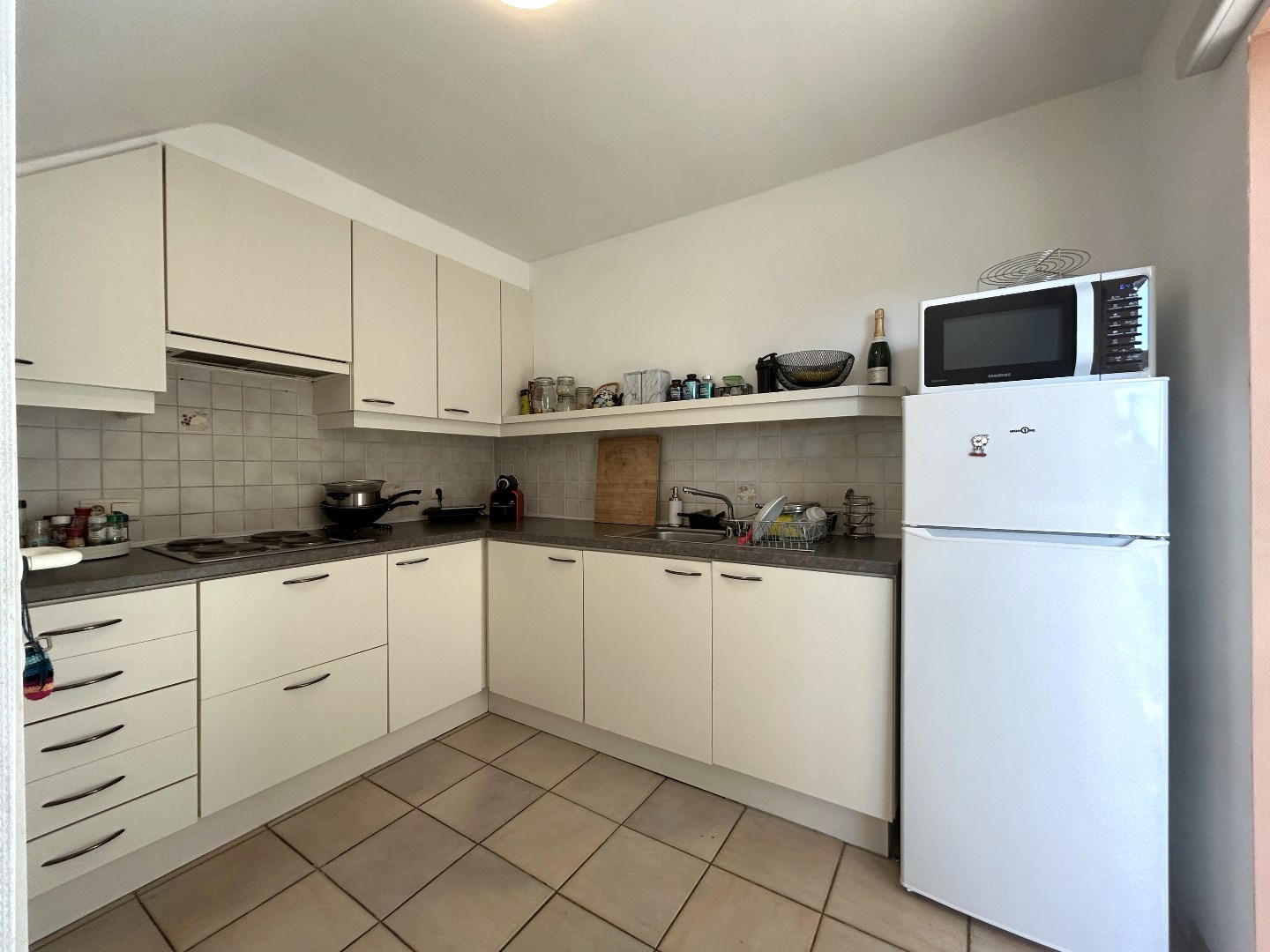 Instapklaar dakappartement met groot terras in het centrum van Geel 