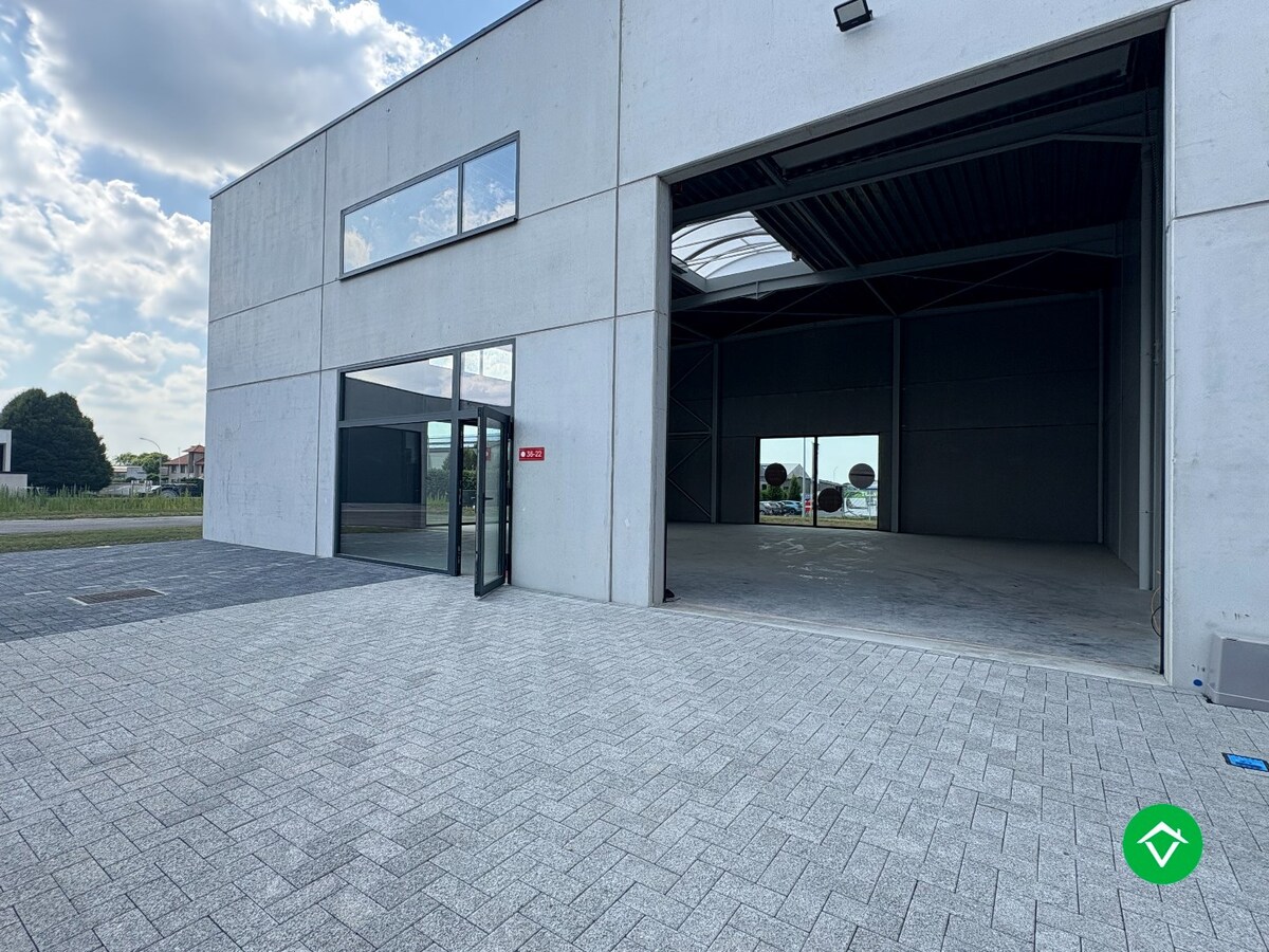 Loods te koop – 229 m&#178; met 3 parkeerplaatsen inbegrepen te Ichtegem 