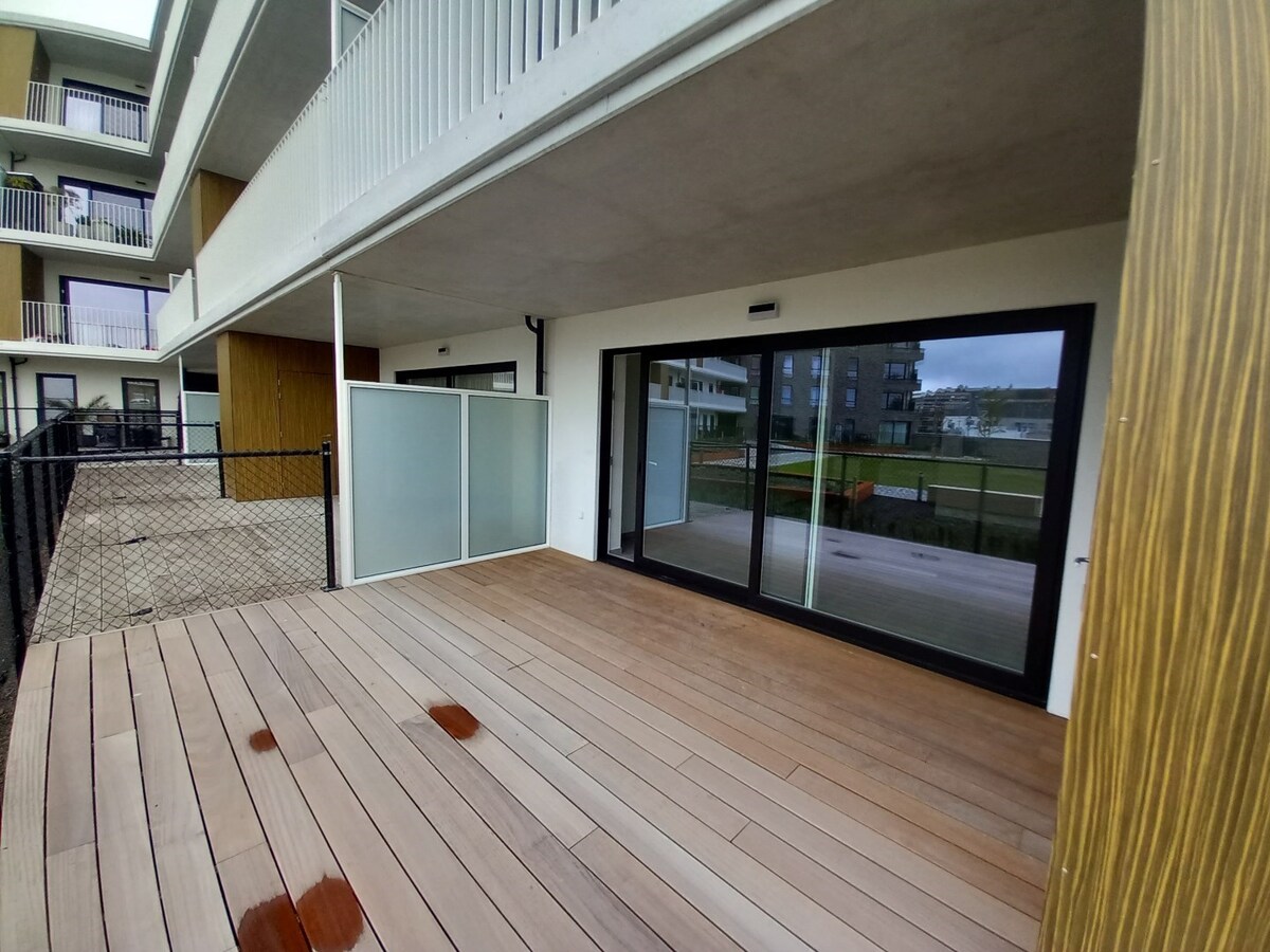 Lichtrijk nieuwbouw appartement te Smedenpoort. 