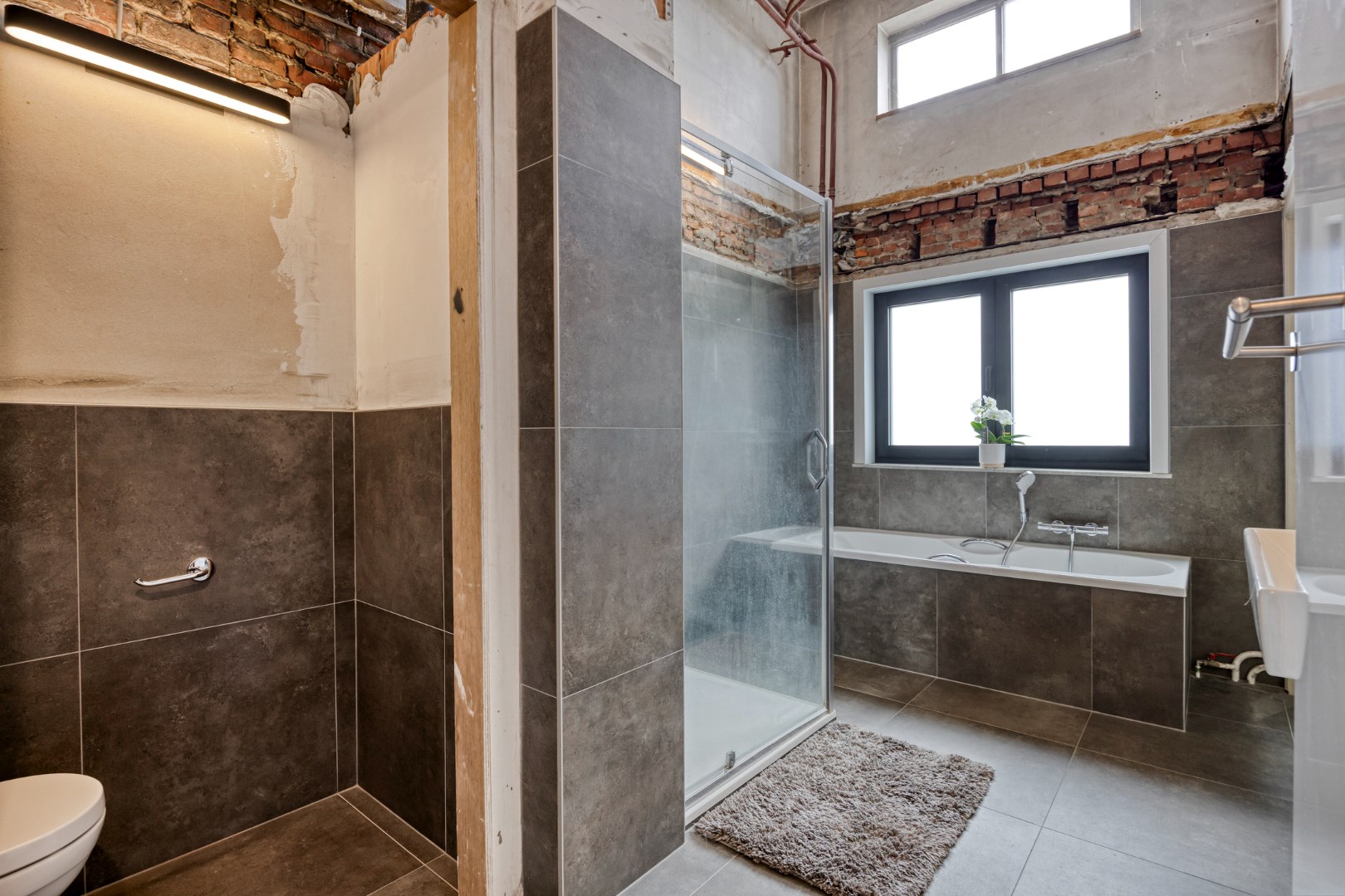 Prachtig herenhuis op de Tiensevest met mogelijkheid tot praktijkruimte - bewoonbare opp. 555 m&#178; 