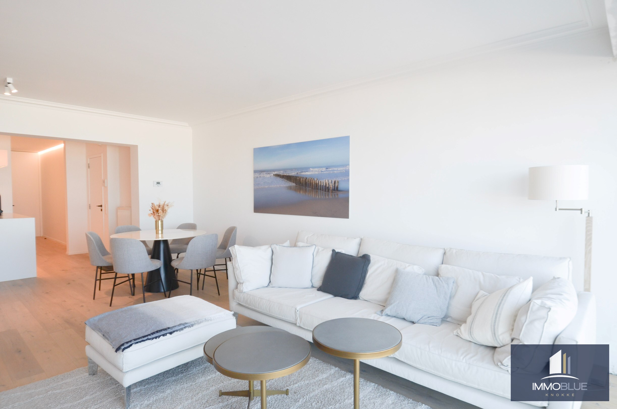 Stijlvol, recent gerenoveerd appartement met frontaal zeezicht. 