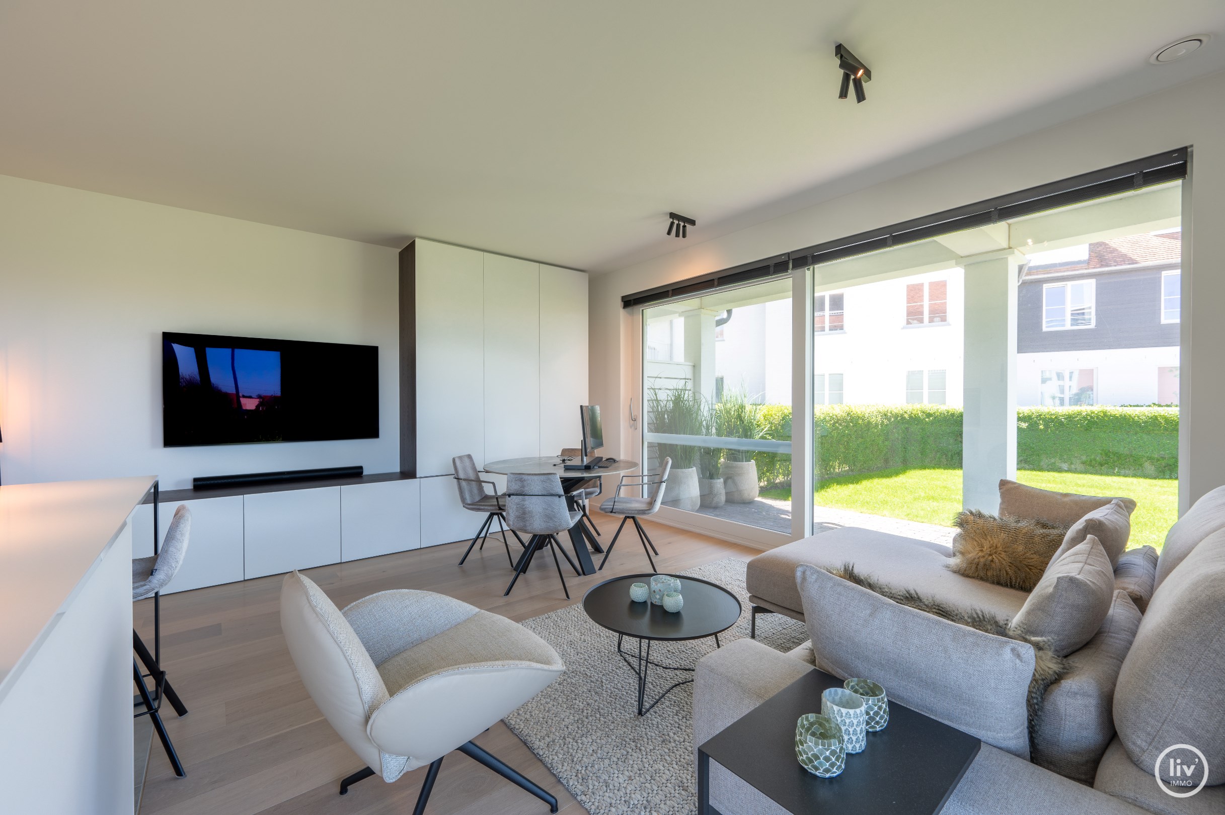 Magnifique appartement d&#39;angle avec un beau jardin ensoleill&#233; situ&#233; &#224; Duinenwater &#224; Knokke. 