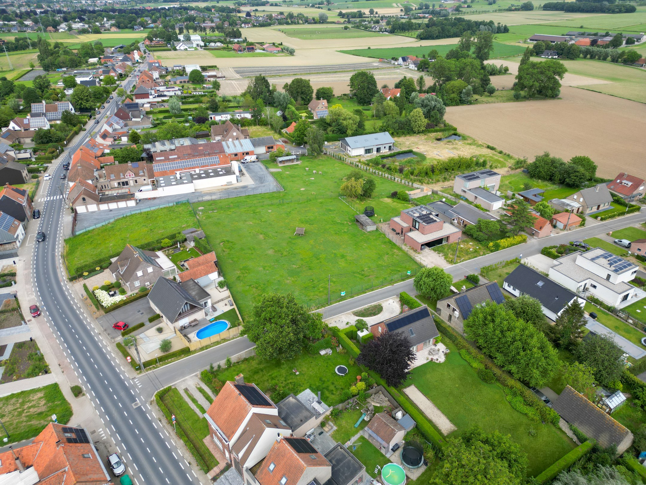 BOUWGROND VOOR EEN OPEN BEBOUWING OP 975 M&#178; 