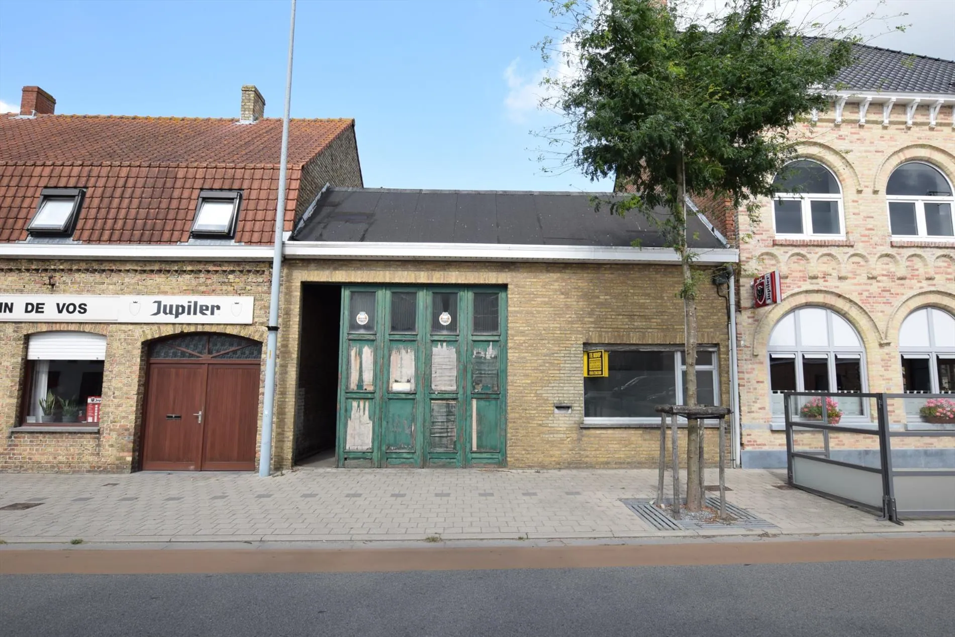 Loods voor opslag, werkplaats, atelier ... op gunstige ligging te Merkem op 220 m².