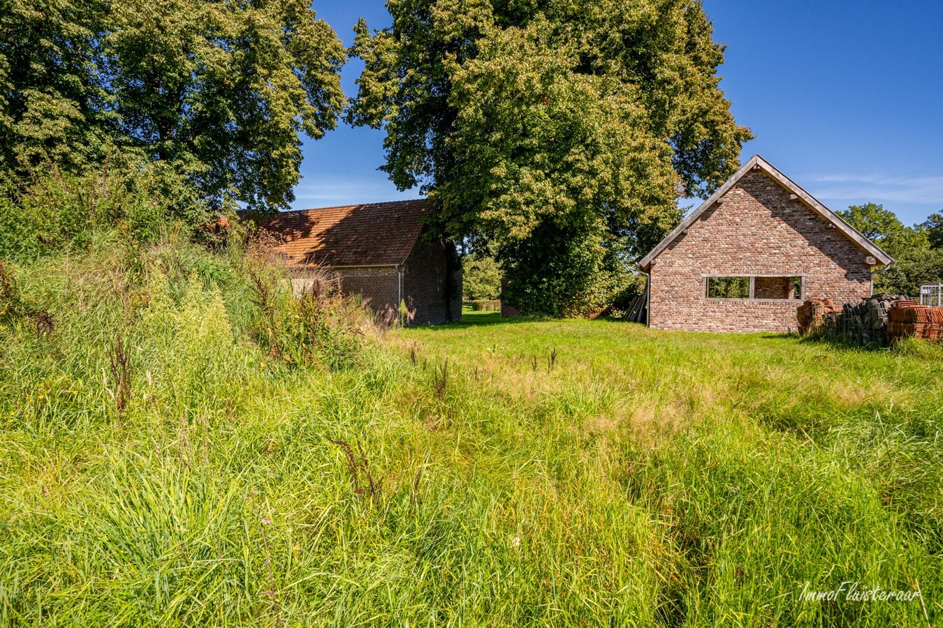 Unique farmhouse in an exceptional location on approximately 5 hectares in Peer. 