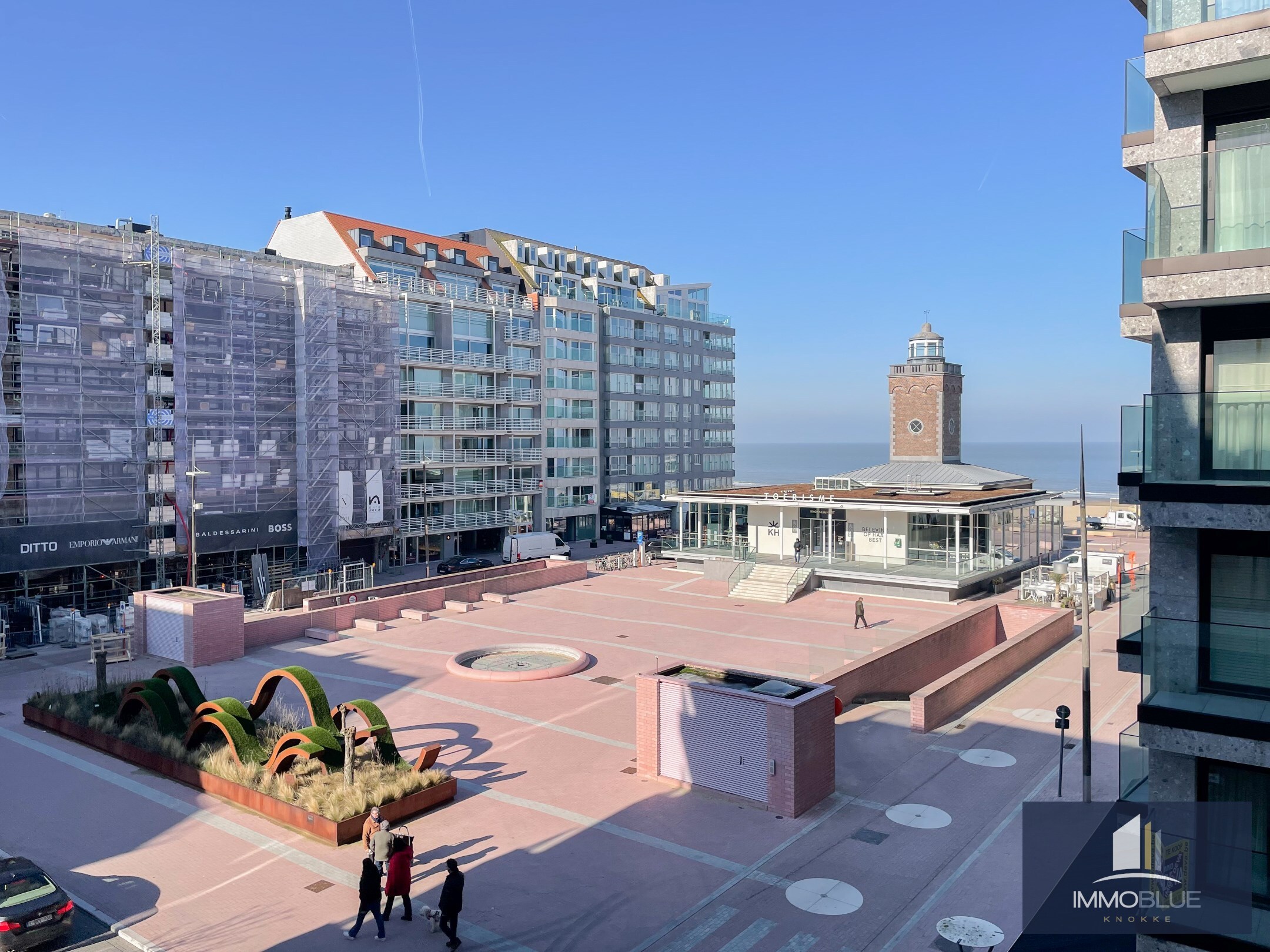 Appartement r&#233;cemment r&#233;nov&#233; avec vue sur mer, situ&#233; sur la Place du Phare. 