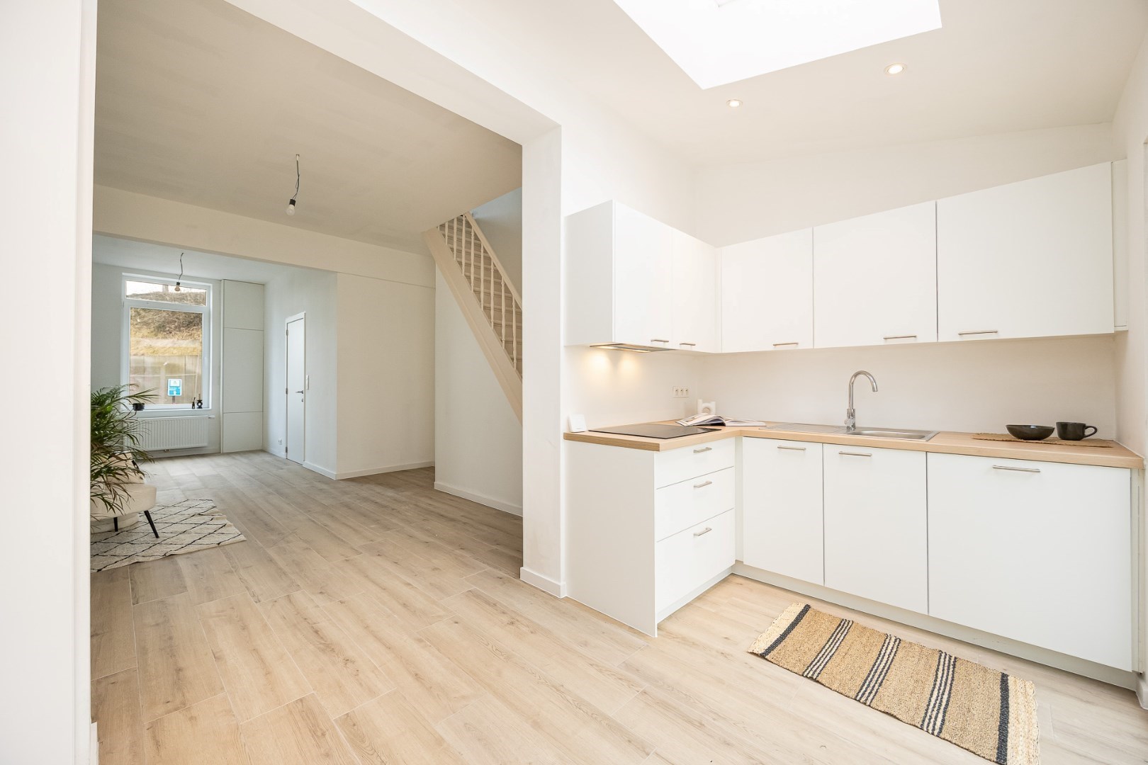 Gerenoveerde rijwoning met 3 slaapkamers 